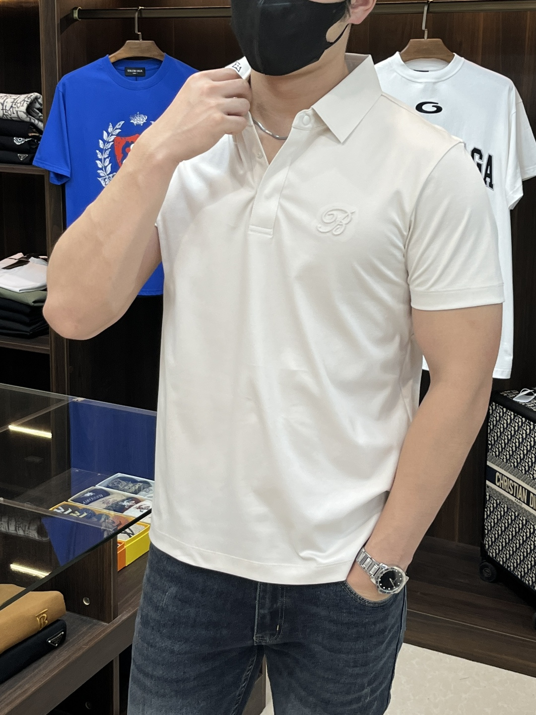 NO:155646,The main recommendation Gucci is exclusively designed for the new autumn Gucci fashion casual lapel short sleeves, high-end pure cotton fabric, high-end needle embroidery, high-end European version original single T-shirt, trendy and fashionable casual half-sleeved, breathable and comfortable, impeccable details, brand element design concept, reflecting high quality. It presents casual cut, and the upper body style is superb!  M-XXL H new model first launch, gucci, gucci, T-shirt, tees, t-shirt, alexander wang19860909主推 Gucci 独家专供秋季新款古驰时尚休闲翻领短袖,高版纯棉面料,高级密针刺绣、高端欧版原单T恤,潮流时尚休闲半袖 透气舒适度高,细节无可挑剔,品牌元素设计理念,体现高品质.呈现休闲裁剪,上身版型超赞！ 码数M-XXL H新款首发,,gucci,gucci,T-shirt,tees，t-shirt,alexander wang,Men's clothing