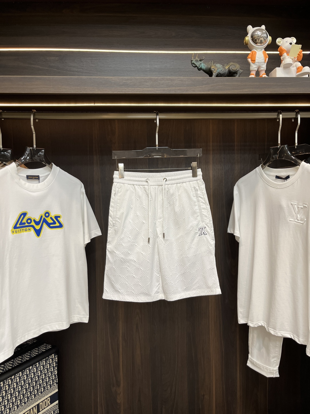 NO:430391,The main recommendation LV is exclusively available for new donkey brand fashion men's fashionable casual sports shorts, high-end European version original single pants, trendy and fashionable casual pants, breathable and comfortable, impeccable details, brand element design concept, reflecting high quality. It presents casual cut, and the upper body style is superb!  Number of codes 29-38 H new model first release, louis vuitton,louis vuitton,shorts,alexander wang19860909主推 LV 独家专供新款驴牌潮男时尚休闲运动短裤,高端欧版原单裤子,潮流时尚休闲裤子 透气舒适度高,细节无可挑剔,品牌元素设计理念,体现高品质.呈现休闲裁剪,上身版型超赞！ 码数29-38 H新款首发,,louis vuitton,louis vuitton,shorts,alexander wang,Men's clothing