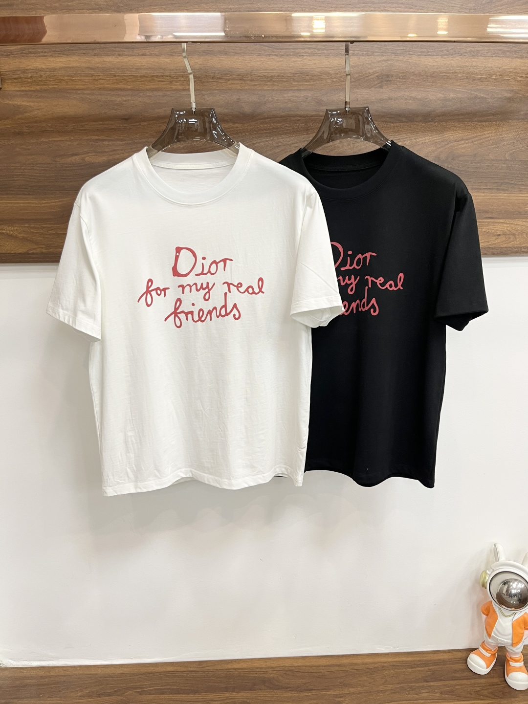 NO:430408,Continuously stocked series!  High-quality must-have for July, the main recommendation Dior exclusively provides the new autumn Dior fashion casual round neck short sleeves, high-density 320g pure cotton fabric, high-end needle embroidery, high-end European version original single T-shirt, trendy and fashionable casual half-sleeved, breathable and comfortable, impeccable details, brand element design concept, reflecting high quality. It presents casual cut, and the upper body style is superb!  Code Number M-3XL H2025 new model first release, dior, dior, T-shirt, tees, t-shirt, alexander wang19860909不断货系列！高品质7月必选 主推 Dior 独家专供秋季新款迪奥时尚休闲圆领短袖,高密度320克纯棉面料,高级密针刺绣、高端欧版原单T恤,潮流时尚休闲半袖 透气舒适度高,细节无可挑剔,品牌元素设计理念,体现高品质.呈现休闲裁剪,上身版型超赞！码数M-3XL H2025新款首发,,dior,dior,T-shirt,tees，t-shirt,alexander wang,Men's clothing