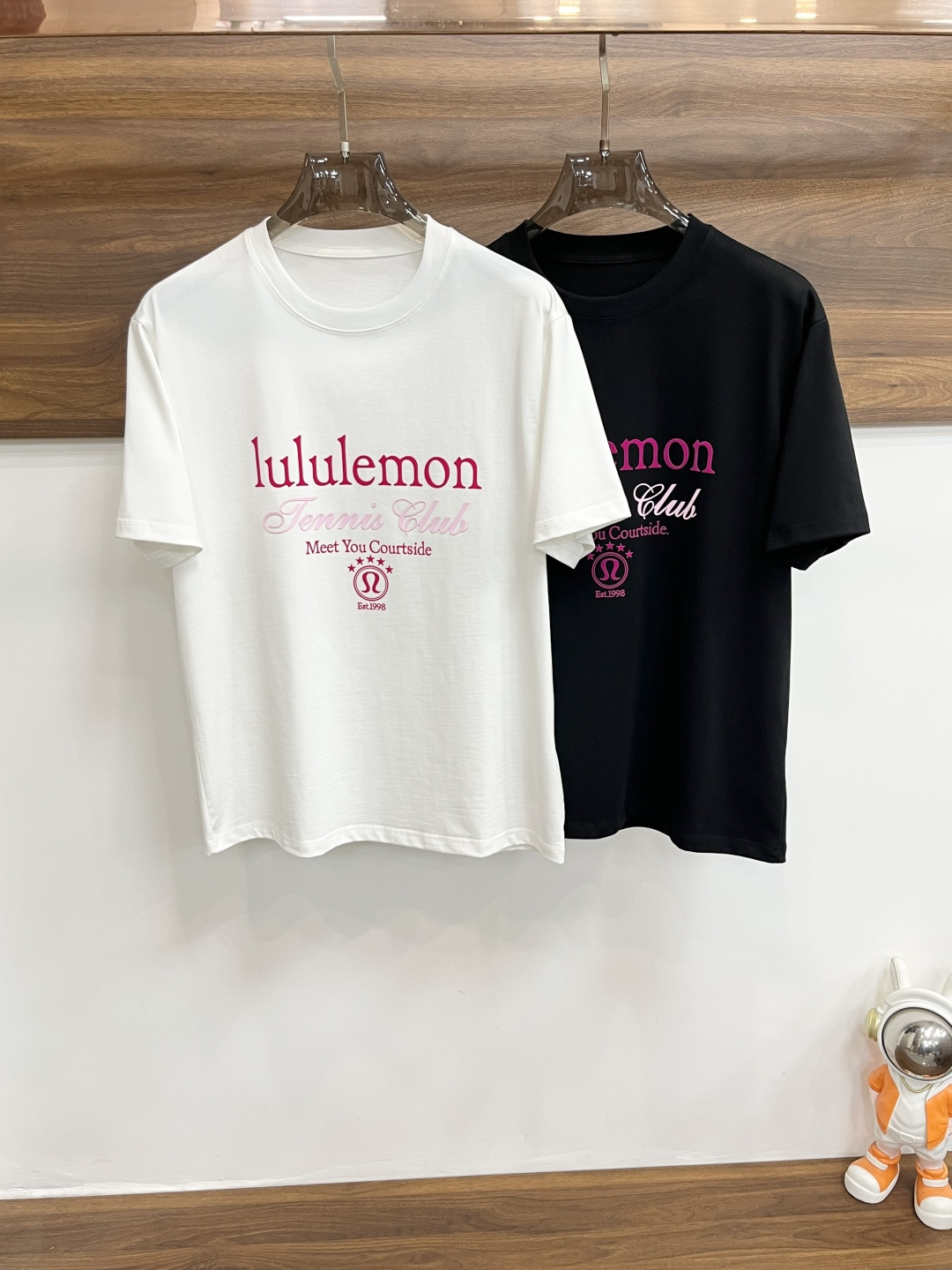 NO:473504,Continuously stocked series, continuous supply until the end of the year!  The main recommendation is lululenmon. It is exclusively designed for the new autumn Lulu fashion casual round neck short sleeves, high-density 320 grams pure cotton fabric, high-end needle embroidery, high-end European version original single T-shirt, trendy and fashionable casual half-sleeved, breathable and comfortable, impeccable details, brand element design concept, reflecting high quality. It presents casual cut, and the upper body style is excellent!  M-3XL H new model first launch, T-shirt,tees,t-shirt,alexander wang19860909不断货系列,持续供货到年底！ 主推 lululenmon 独家专供秋季新款露露时尚休闲圆领短袖,高密度320克纯棉面料,高级密针刺绣、高端欧版原单T恤,潮流时尚休闲半袖 透气舒适度高,细节无可挑剔,品牌元素设计理念,体现高品质.呈现休闲裁剪,上身版型超赞！码数M-3XL H新款首发,,T-shirt,tees，t-shirt,alexander wang,Men's clothing