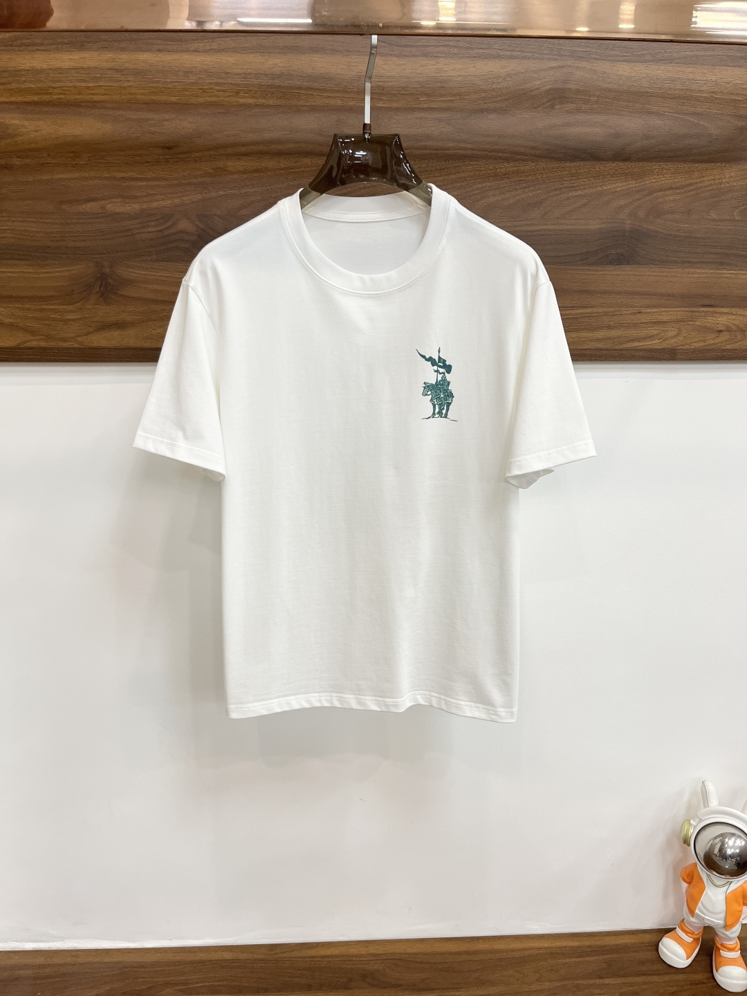 NO:161125,The main recommendation Burberry is exclusively designed for the new autumn Burberry fashion casual round neck short sleeves, high-density 320g pure cotton fabric, high-end needle embroidery, high-end European version original single T-shirt, trendy and fashionable casual half-sleeved, breathable and comfortable, impeccable details, brand element design concept, reflecting high quality. It presents casual cut, and the upper body style is superb!  Code Number M-3XL H2025 new model first launch, burberry, burberry, T-shirt, tees, t-shirt, alexander wang19860909主推 Burberry 独家专供秋季新款巴宝莉时尚休闲圆领短袖,高密度320克纯棉面料,高级密针刺绣、高端欧版原单T恤,潮流时尚休闲半袖 透气舒适度高,细节无可挑剔,品牌元素设计理念,体现高品质.呈现休闲裁剪,上身版型超赞！码数M-3XL H2025新款首发,,burberry,burberry,T-shirt,tees，t-shirt,alexander wang,Men's clothing