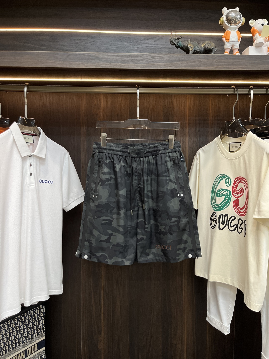 NO:162476,The main recommendation is Gucci 2025ss summer new men's casual shorts, high-end version!  Customized fabrics for counters are breathable and comfortable, with impeccable details, and the brand element design concept reflects high quality. The feel is delicate and soft!  It is casually cut, with a great upper body style!  Size: M-3XL H2025 new model first release, gucci, gucci, shorts, alexander wang19860909主推 Gucci 古驰 2025ss夏季新款男士休闲短裤,高端版本！专柜定制面料 透气舒适度高,细节无可挑剔,品牌元素设计理念,体现高品质.手感细腻柔软！呈现休闲裁剪,上身版型超赞！ 尺码:M-3XL H2025新款首发,,gucci,gucci,shorts,alexander wang,Men's clothing