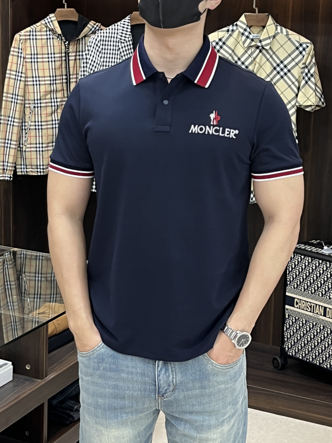 NO:162491,The main recommendation Moncler is exclusively designed for new autumn masked fashion casual round neck short sleeves, high-density 320g pure cotton fabric, high-end needle embroidery, high-end European version original single T-shirt, trendy and fashionable casual half-sleeved, breathable and comfortable, impeccable details, brand element design concept, reflecting high quality. It presents casual cut, and the upper body style is superb!  M-3XL H2025 new model debut, christian louboutin, Moncler, T-shirt, tees, t-shirt, alexander wang19860909主推 Moncler 独家专供秋季新款蒙口时尚休闲圆领短袖,高密度320克纯棉面料,高级密针刺绣、高端欧版原单T恤,潮流时尚休闲半袖 透气舒适度高,细节无可挑剔,品牌元素设计理念,体现高品质.呈现休闲裁剪,上身版型超赞！ 码数M-3XL H2025新款首发,,christian louboutin,Moncler,T-shirt,tees，t-shirt,alexander wang,Men's clothing