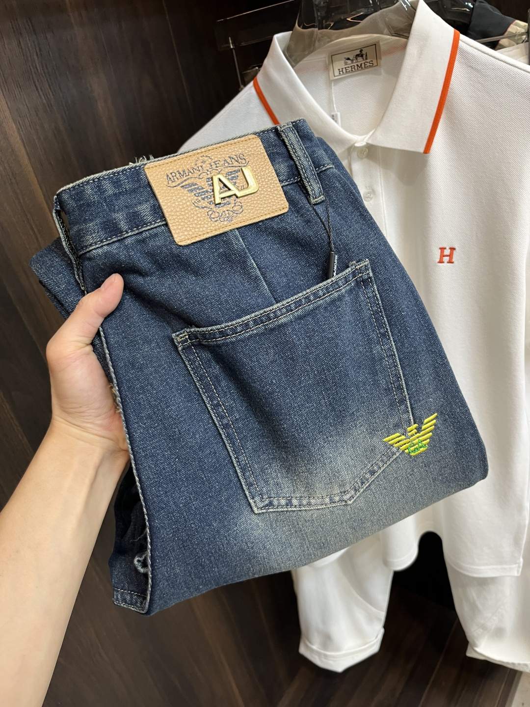 NO:430401,The main recommendation is Armani. It is exclusively available for new trendy men's fashionable casual jeans, high-end European version original single pants, trendy and fashionable casual pants. It has high breathability and comfort, impeccable details, and the brand element design concept reflects high quality. It presents casual cuts, and the upper body style is excellent!  Number of codes 29-38 (no 35 37) H new model first release, armani,armani,jeans,alexander wang19860909主推 Armani 阿玛尼 独家专供新款潮男时尚休闲牛仔裤,高端欧版原单裤子,潮流时尚休闲裤子 透气舒适度高,细节无可挑剔,品牌元素设计理念,体现高品质.呈现休闲裁剪,上身版型超赞！ 码数29-38（无35 37） H新款首发,,armani,armani,jeans,alexander wang,Men's clothing