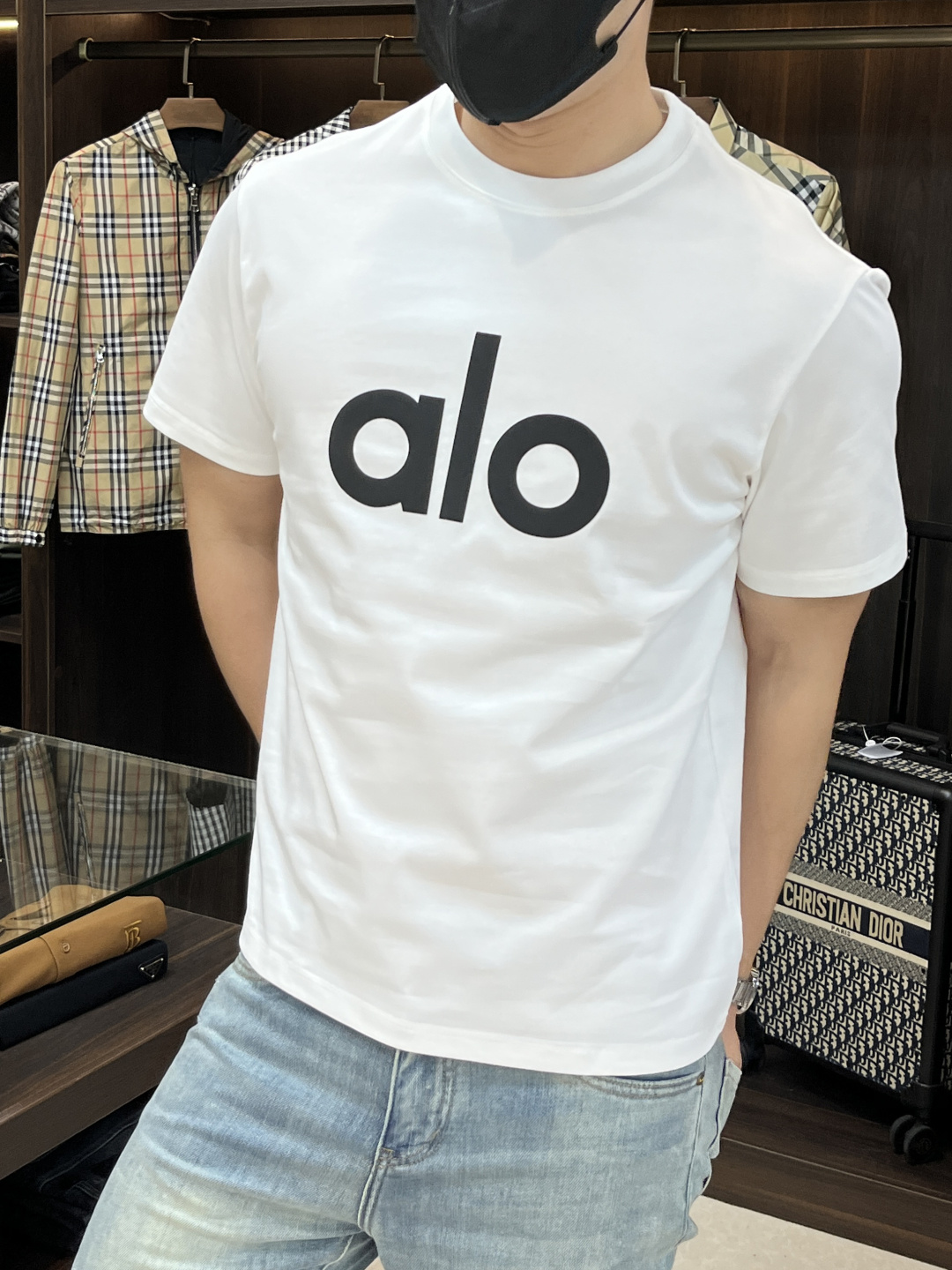 NO:415514,The main recommendation is alo. Exclusively available for the new autumn alo fashion casual round neck short sleeves, high-density 320g pure cotton fabric, high-end needle embroidery, high-end European version original single T-shirt, trendy and fashionable casual half-sleeved, high breathable and comfortable, impeccable details, brand element design concept, reflecting high quality. It presents casual cut, and the upper body style is excellent!  Code Number M-3XL H2025 new model first release, T-shirt,tees,t-shirt,alexander wang19860909主推 alo 独家专供秋季新款alo时尚休闲圆领短袖,高密度320克纯棉面料,高级密针刺绣、高端欧版原单T恤,潮流时尚休闲半袖 透气舒适度高,细节无可挑剔,品牌元素设计理念,体现高品质.呈现休闲裁剪,上身版型超赞！码数M-3XL H2025新款首发,,T-shirt,tees，t-shirt,alexander wang,Men's clothing