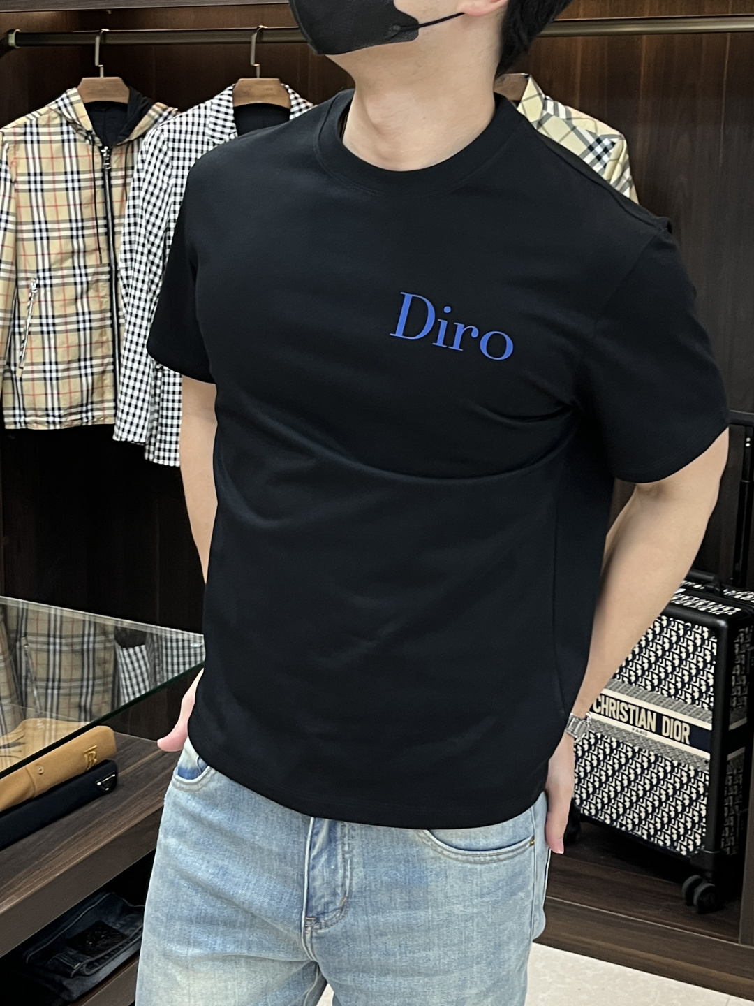 NO:485623,Continuously stocked series, continuous supply until next year!  The main recommendation Dior is exclusively designed for the new autumn Dior fashion casual round neck short sleeves, high-density 320 grams pure cotton fabric, high-end needle embroidery, high-end European version original single T-shirt, trendy and fashionable casual half-sleeved, breathable and comfortable, impeccable details, brand element design concept, reflecting high quality. It presents casual cut, and the upper body style is superb!  Code Number M-3XL H2025 new model first release, dior, dior, T-shirt, tees, t-shirt, alexander wang19860909不断货系列,持续供货到明年！ 主推 Dior 独家专供秋季新款迪奥时尚休闲圆领短袖,高密度320克纯棉面料,高级密针刺绣、高端欧版原单T恤,潮流时尚休闲半袖 透气舒适度高,细节无可挑剔,品牌元素设计理念,体现高品质.呈现休闲裁剪,上身版型超赞！码数M-3XL H2025新款首发,,dior,dior,T-shirt,tees，t-shirt,alexander wang,Men's clothing