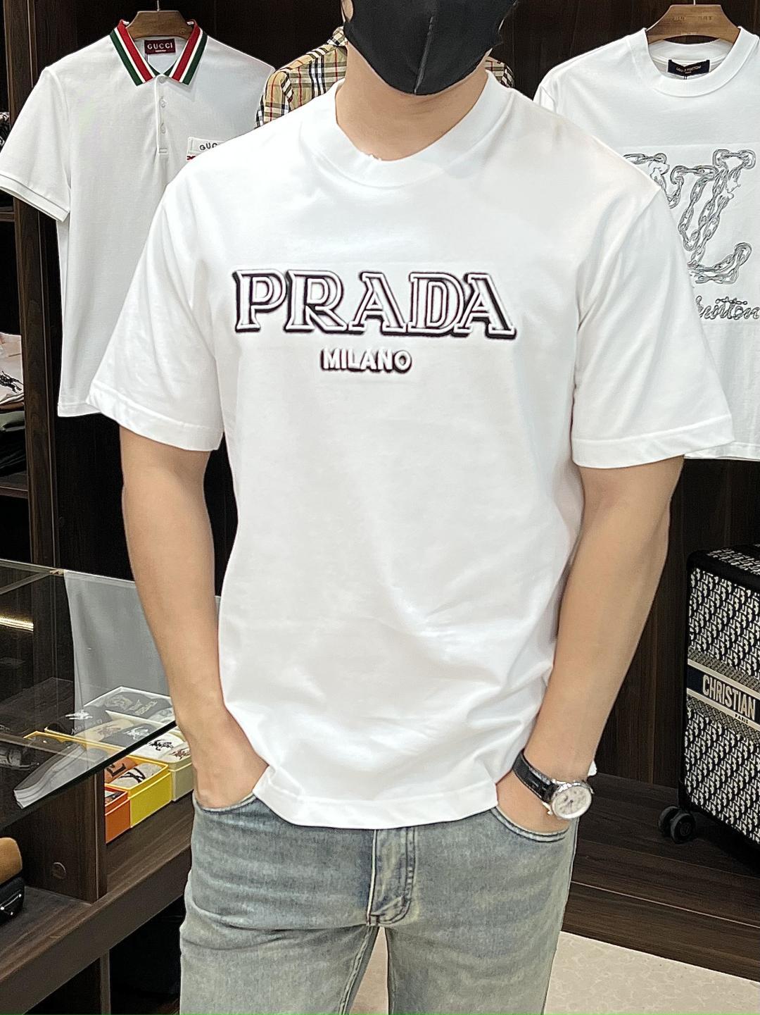 NO:419086,The main recommendation is Prada exclusively for the new spring style Prada fashion casual round neck short sleeves, pure cotton fabric original single craft high-end European version original single T-shirt, trendy and fashionable casual half-sleeved, breathable and comfortable, impeccable details, brand element design concept, reflecting high quality. It presents casual cut, and the upper body style is superb!  Code number Xs-XL H2025 new model first release, prada, prada, T-shirt, tees, t-shirt, alexander wang19860909主推 Prada 独家专供春季新款普拉达时尚休闲圆领短袖,纯棉面料原单工艺高端欧版原单T恤,潮流时尚休闲半袖 透气舒适度高,细节无可挑剔,品牌元素设计理念,体现高品质.呈现休闲裁剪,上身版型超赞！ 码数Xs-XL H2025新款首发,,prada,prada,T-shirt,tees，t-shirt,alexander wang,Men's clothing