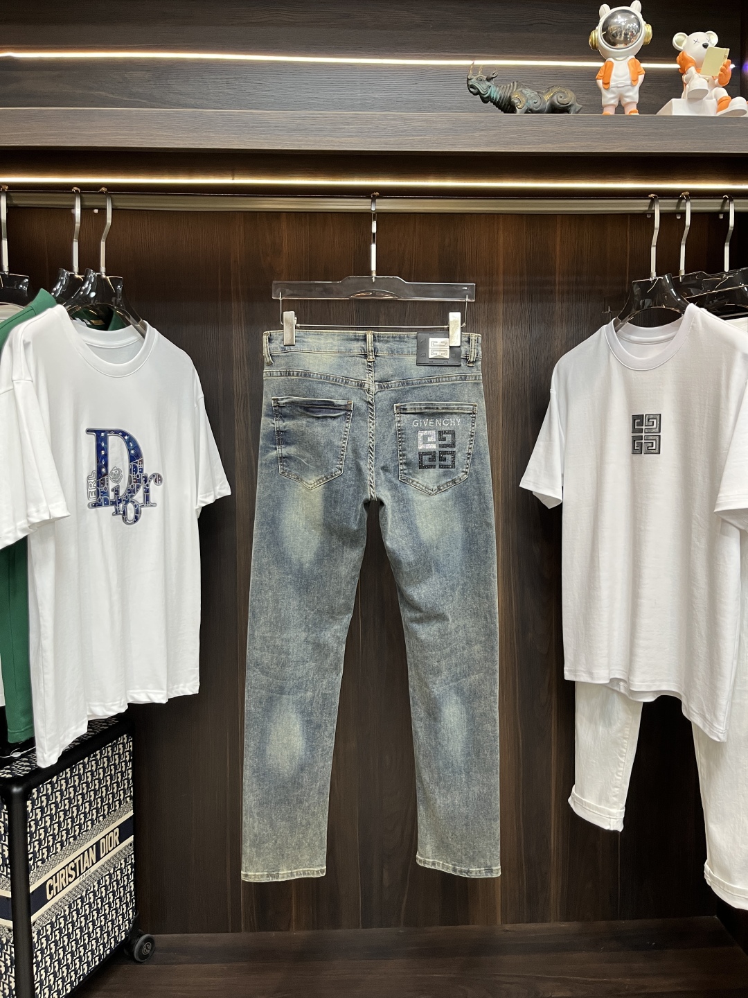 High-End European Fashion: Givenchy’s 2025 Spring Exclusives for Men – Comfort, Quality, Style - 图片 4