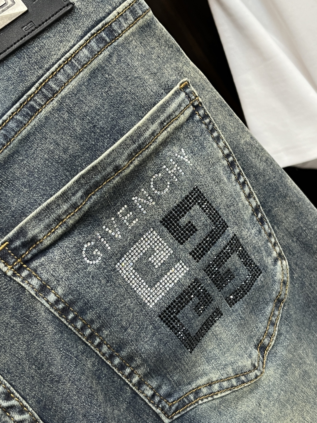 High-End European Fashion: Givenchy’s 2025 Spring Exclusives for Men – Comfort, Quality, Style - 图片 8