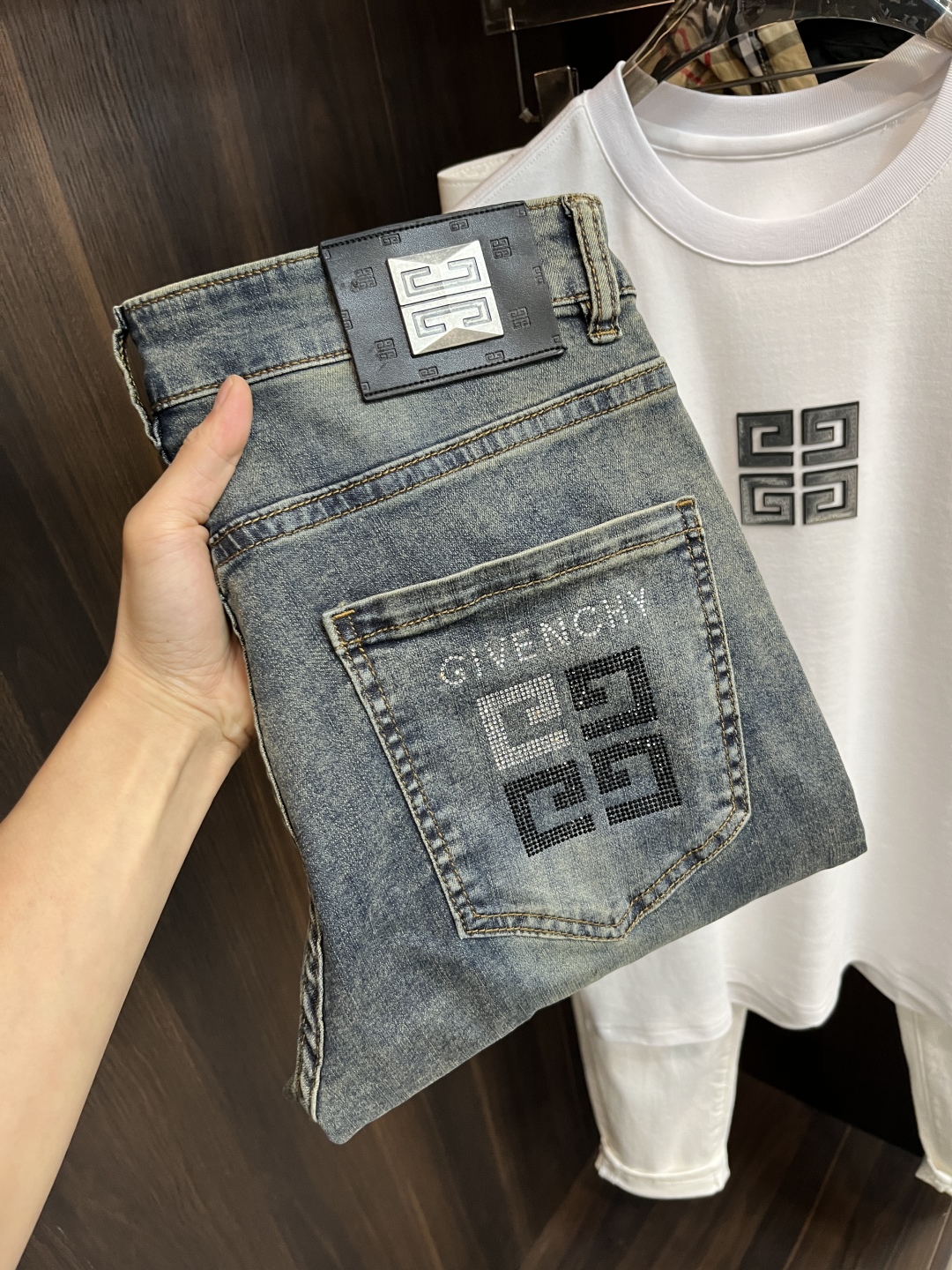 High-End European Fashion: Givenchy’s 2025 Spring Exclusives for Men – Comfort, Quality, Style - 图片 1