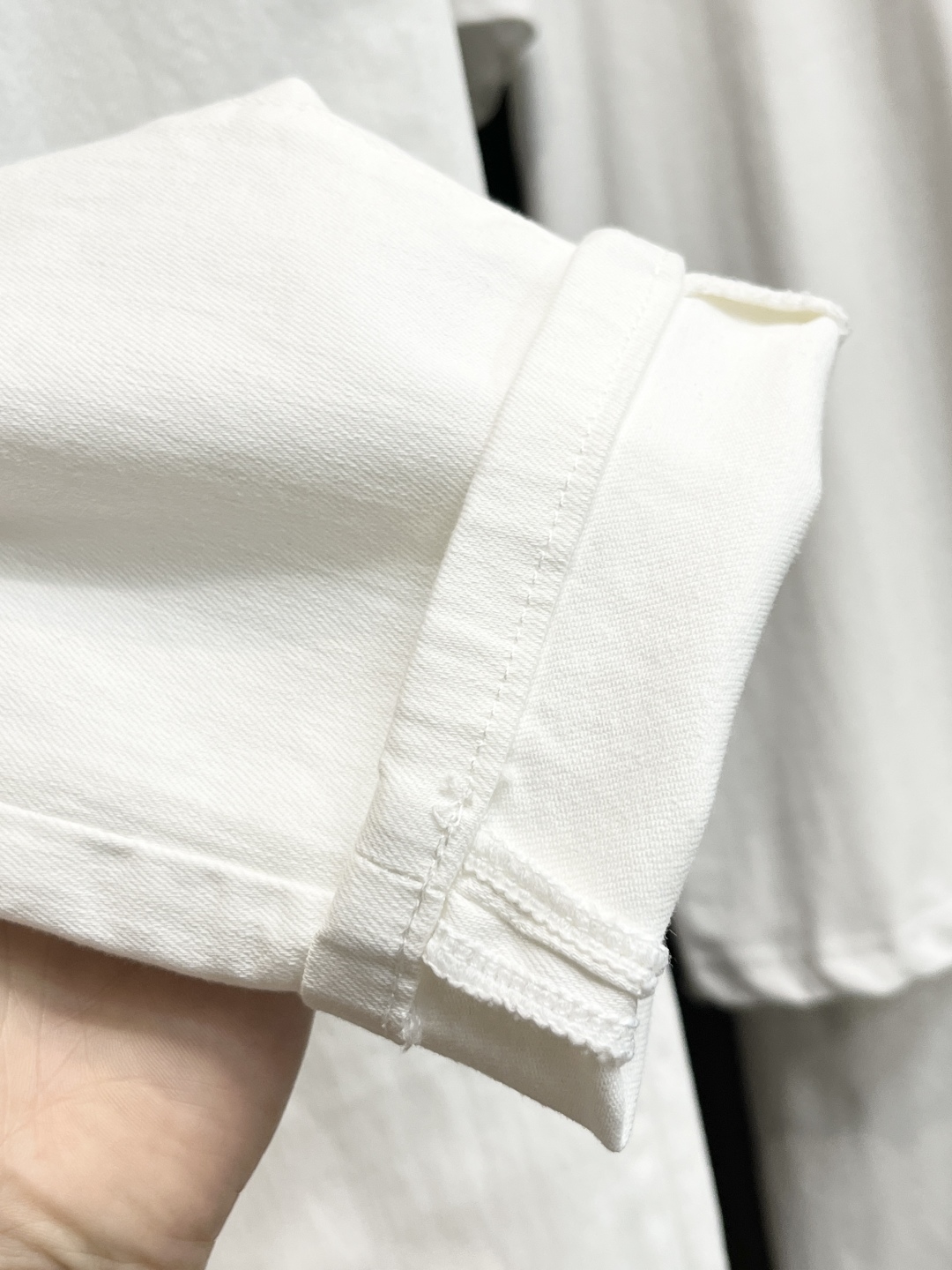 Givenchy 2025 Spring Exclusive Fashion Pants: High-End European Monotonic Style - 图片 9