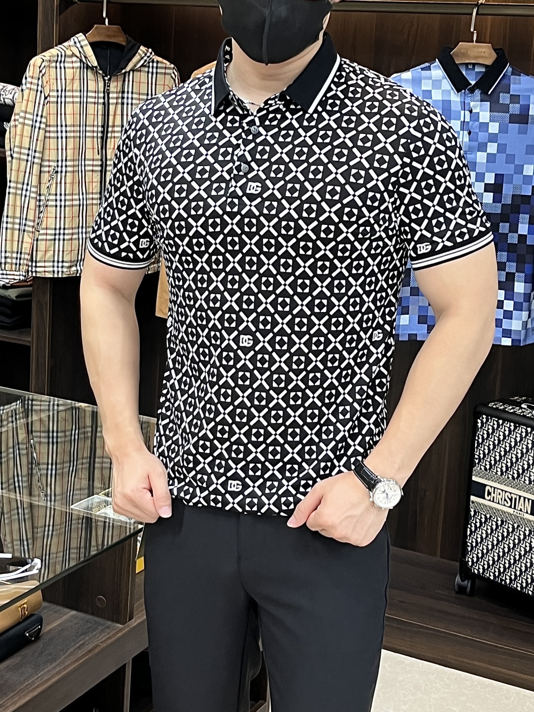 NO:412214,Mainly recommended D&G 2025ss Snake New Dolce Gabbana Lapel Boutique Short-sleeved T-shirt Official website synchronization High-end quality three-D printed model, custom top mercerized cotton fabric, top factory 1:1 production, fashionable brand heavy craft logo design, soft and delicate touch, skin-friendly and comfortable to wear, versatile and casual, the upper body is very good, handsome, trendy men's essential products Size M-3XL H2025 new model debut, Dolce&Gabbana, Dolce&Gabbana, T-shirt,tees, t-shirt,alexander wang19860909主推 D&G 2025ss蛇年新款杜嘉班纳翻领精品短袖T恤 官网同步 高端品质三D印花款,定制顶级丝光棉面料,顶级大厂1:1制作,时尚大牌重工艺logo设计,手感柔软细腻 穿着亲肤舒适 百搭休闲 上身非常赞 帅气 潮男必备品 尺码M-3XL H2025新款首发,,Dolce&Gabbana,Dolce&Gabbana,T-shirt,tees，t-shirt,alexander wang,Men's clothing