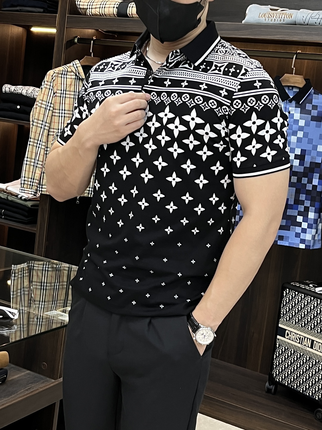 NO:412245,Mainly recommended LV 2025ss Snake New Year Donkey Lapel Boutique Short-sleeved T-shirt Official Website Synchronization High-end Quality Three-D Printing Model, Customized Top Mercerized Cotton Fabric, Top Large Factory 1:1 Production, Fashion Brand Heavy Craft Logo Design, Soft and Delicate Hands, Comfortable Skin-friendly and Casual, Very Good Body, Handsome, Handsome, Handsome, Handsome, Handsome, Handsome, Handsome, Handsome, Handsome, Handsome, Handsome, Handsome, Handsome, Handsome, Handsome, Handsome, Handsome, Handsome, Handsome, Handsome, Handsome, Handsome, Handsome, Handsome, Handsome, Handsome, Handsome, Handsome, Handsome, Handsome, Handsome, Handsome, Handsome, Handsome, Handsome, Handsome, Handsome, Handsome, Handsome, Handsome, Handsome, Handsome, Handsome, Handsome, Handsome, Handsome, Handsome, Handsome, Handsome, Handsome, Handsome, Handsome, Handsome, Handsome, Handsome, Handsome, Handsome, Handsome, Handsome, Handsome, Handsome, Handsome, Handsome, Handsome, Handsome, Handsome, Handsome, Handsome, Handsome, Handsome, Handsome, Handsome, Handsome, Handsome, Handsome, Handsome, Handsome, Handsome, Handsome, Handsome, Handsome, Handsome, Handsome, Handsome, Handsome, Handsome, Handsome, Handsome, Handsome, Handsome, Handsome, Handsome, Handsome, Handsome, Handsome, Handsome, Handsome, Handsome, Handsome19860909主推 LV 2025ss蛇年新款驴牌翻领精品短袖T恤 官网同步 高端品质三D印花款,定制顶级丝光棉面料,顶级大厂1:1制作,时尚大牌重工艺logo设计,手感柔软细腻 穿着亲肤舒适 百搭休闲 上身非常赞 帅气 潮男必备品 尺码M-3XL H2025新款首发,,louis vuitton,louis vuitton,T-shirt,tees，t-shirt,alexander wang,Men's clothing