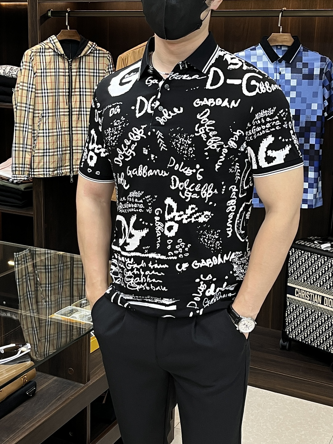 NO:412228,Mainly recommended D&G 2025ss Snake New Dolce Gabbana Lapel Boutique Short-sleeved T-shirt Official website synchronization High-end quality three-D printed model, custom top mercerized cotton fabric, top factory 1:1 production, fashionable big brand heavy craft logo design, soft and delicate touch, skin-friendly and comfortable to wear, versatile and casual, the upper body is very good, handsome, trendy men's essential products Size M-3XL H2025 new model first release, Dolce&Gabbana, Dolce&Gabbana, T-shirt,tees, t-shirt,alexander wang19860909主推 D&G 2025ss蛇年新款杜嘉班纳翻领精品短袖T恤 官网同步 高端品质三D印花款,定制顶级丝光棉面料,顶级大厂1:1制作,时尚大牌重工艺logo设计,手感柔软细腻 穿着亲肤舒适 百搭休闲 上身非常赞 帅气 潮男必备品 尺码M-3XL H2025新款首发,,Dolce&Gabbana,Dolce&Gabbana,T-shirt,tees，t-shirt,alexander wang,Men's clothing