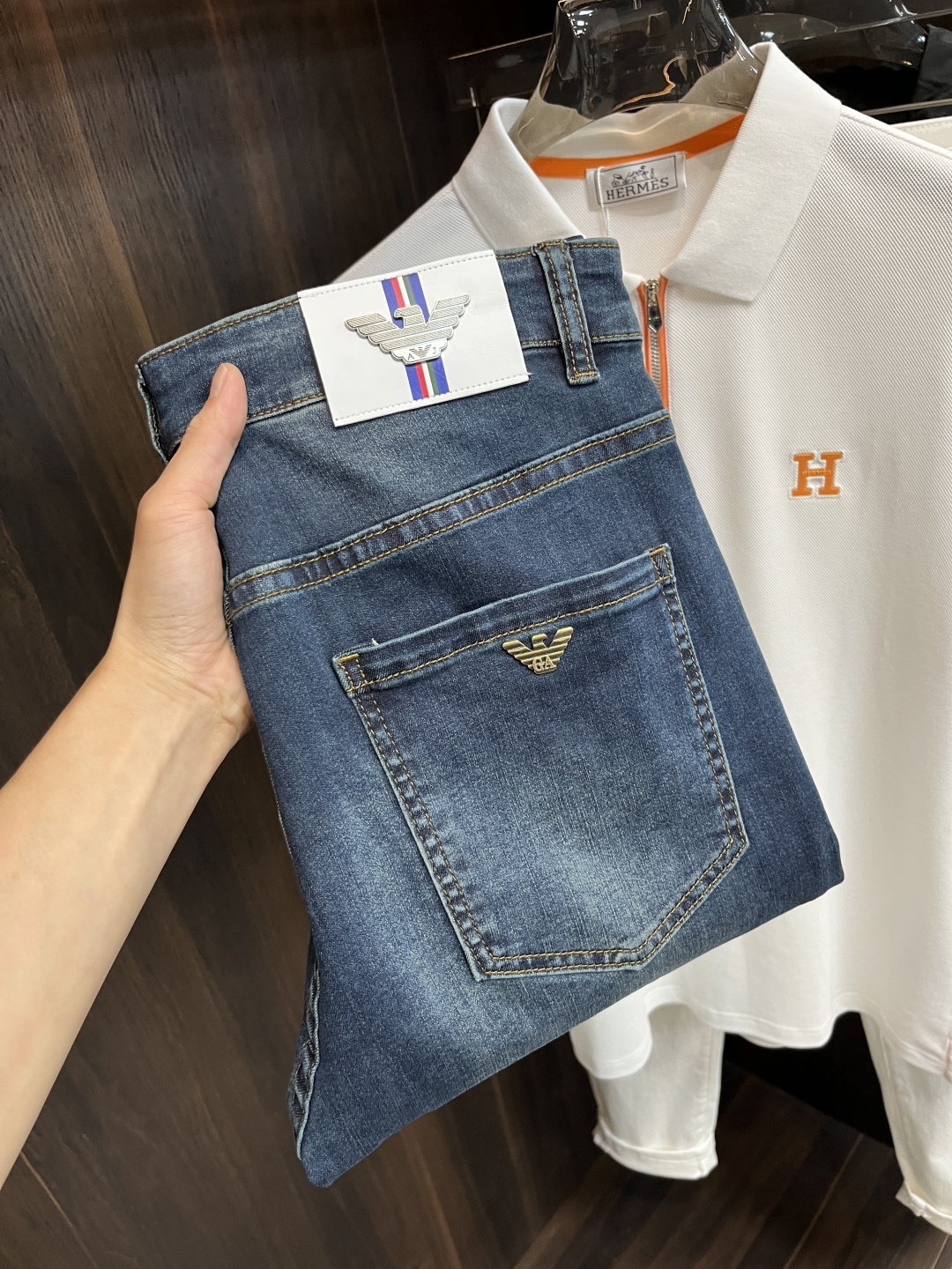 NO:454621,The main recommendation is Armani. It is exclusively available for new trendy men's fashionable casual jeans, high-end European version original single pants, trendy and fashionable casual pants. It has high breathability and comfort, impeccable details, and the brand element design concept reflects high quality. It presents casual cuts, and the upper body style is excellent!  Number of codes 29-38 (no 35 37) H new model first release, armani,armani,jeans,alexander wang19860909主推 Armani 阿玛尼 独家专供新款潮男时尚休闲牛仔裤,高端欧版原单裤子,潮流时尚休闲裤子 透气舒适度高,细节无可挑剔,品牌元素设计理念,体现高品质.呈现休闲裁剪,上身版型超赞！ 码数29-38（无35 37） H新款首发,,armani,armani,jeans,alexander wang,Men's clothing