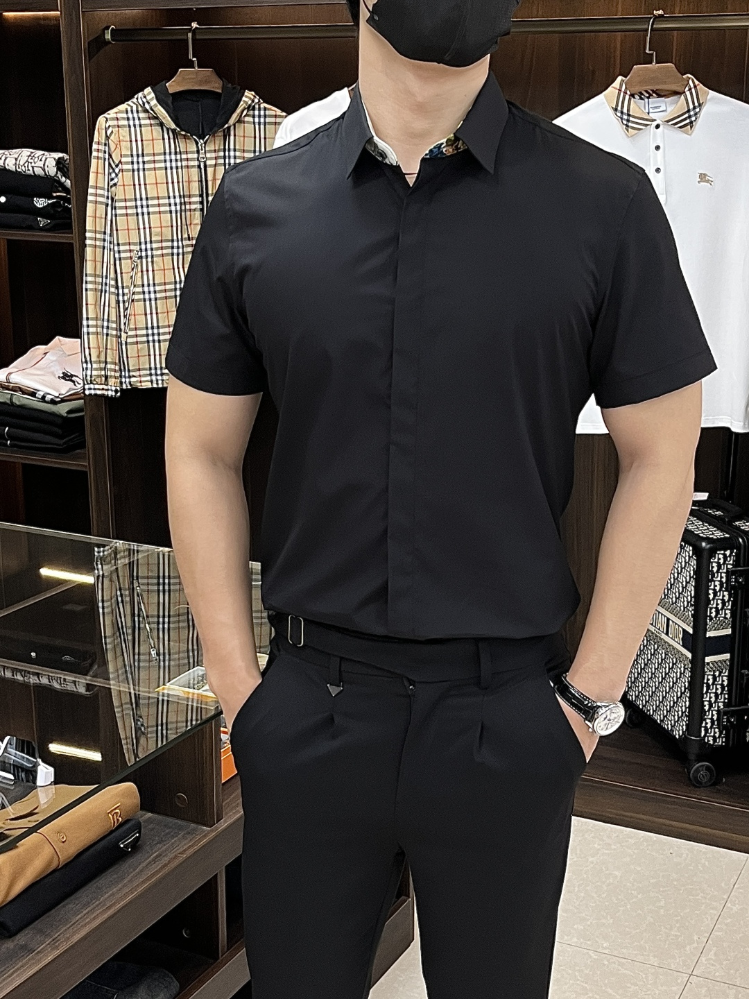 NO:507417,Continuously stocked series!  The main recommendation is Armani Armani counter latest men's must-have short-sleeved shirt, natural cotton, comfortable and breathable, original single product, original fabric, soft and comfortable, high-end and luxurious, enough style, this shirt is proud to make you satisfied and face! Size 38-40-42-44-46-48 New H model first release,,armani,armani,shirts,T-shirt,alexander wang19860909不断货系列！ 主推 Armani 阿玛尼专柜最新款男士必备款短袖衬衫,天然棉,舒服透气,原单狠货,原版面料,柔软舒适,上身高端又奢华,足够场面的档次,这款衬衫无不骄傲的让你满意有面子! 尺码38-40-42-44-46-48 H新款首发,,armani,armani,shirts,T-shirt,alexander wang,Men's clothing