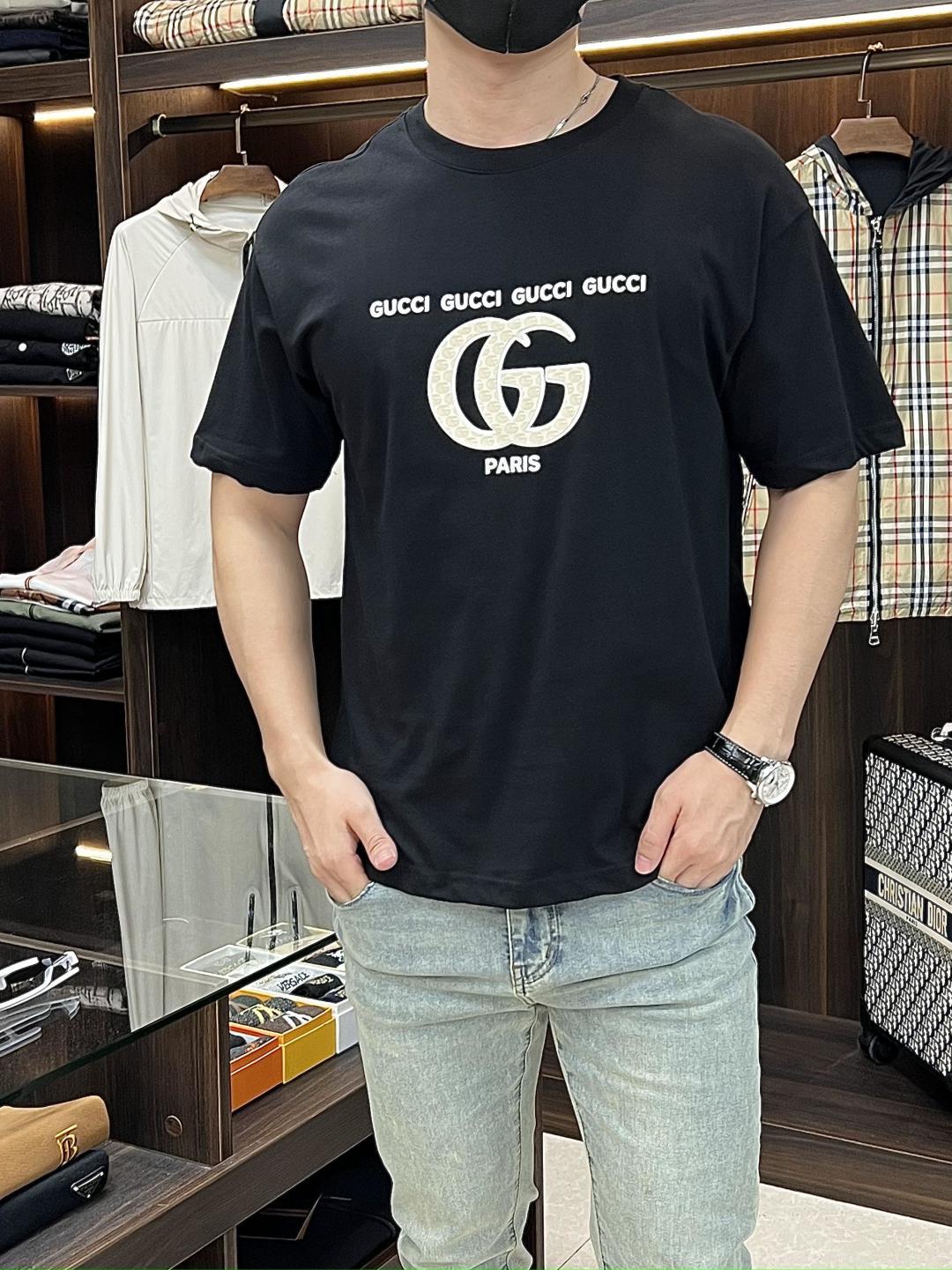 NO:746979,Mainly recommended by Gucci. Exclusively for autumn new Gucci fashionable casual round neck short sleeves, high-density 320g pure cotton fabric, advanced dense needle embroidery, high-end European original single T-shirt, trendy fashionable casual half-sleeves. High breathability and comfort, impeccable details, brand element design concept, reflecting high quality. Presenting casual tailoring, the upper body shape is awesome!  Size S-XXL H2025 new model first release,,gucci,gucci,T-shirt,tees,t-shirt,19860909主推 Gucci 独家专供秋季新款古驰时尚休闲圆领短袖,高密度320克纯棉面料,高级密针刺绣、高端欧版原单T恤,潮流时尚休闲半袖 透气舒适度高,细节无可挑剔,品牌元素设计理念,体现高品质.呈现休闲裁剪,上身版型超赞！ 码数S-XXL H2025新款首发,,gucci,gucci,T-shirt,tees，t-shirt,,Men's clothing