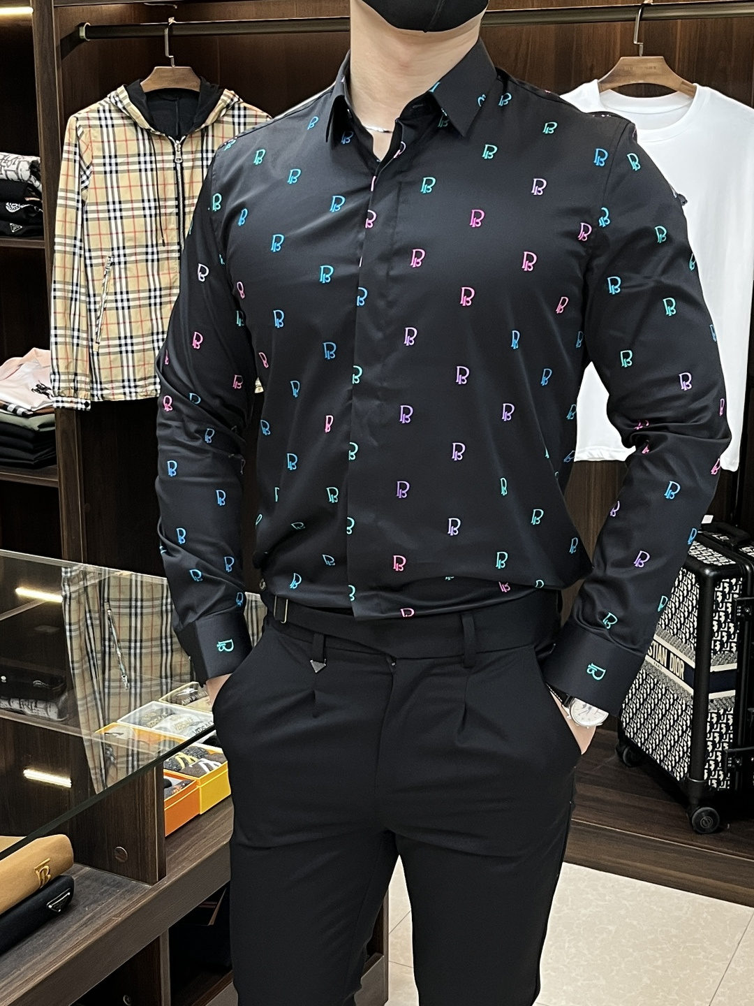 NO:449977,The main recommendation is Dior. The latest men's must-have long-sleeved shirt for counter, natural cotton, comfortable and breathable, original single product, original fabric, soft and comfortable, high-end and luxurious, enough to have a sufficient level of scene, this shirt is proud to make you satisfied and face! Size 38-40-42-44-46-48 New H2025 model first release,,dior,dior,shirts,alexander wang19860909主推 Dior 迪奥 专柜最新款男士必备款长袖衬衫,天然棉,舒服透气,原单狠货,原版面料,柔软舒适,上身高端又奢华,足够场面的档次,这款衬衫无不骄傲的让你满意有面子! 尺码38-40-42-44-46-48 H2025新款首发,,dior,dior,shirts,alexander wang,Men's clothing