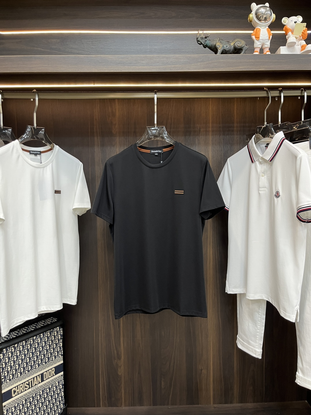 NO:419131,The main recommendation Zegna is exclusively designed for the new autumn Zegna fashion casual round neck short sleeves, high-density 320g pure cotton fabric, high-end needle embroidery, high-end European version original single T-shirt, trendy and fashionable casual half-sleeved, breathable and comfortable, impeccable details, brand element design concept, reflecting high quality. It presents casual cut, and the upper body style is superb!  Code Number M-3XL H2025 new model first release, zegna, T-shirt,tees, t-shirt,alexander wang19860909主推 Zegna 独家专供秋季新款杰尼亚时尚休闲圆领短袖,高密度320克纯棉面料,高级密针刺绣、高端欧版原单T恤,潮流时尚休闲半袖 透气舒适度高,细节无可挑剔,品牌元素设计理念,体现高品质.呈现休闲裁剪,上身版型超赞！ 码数M-3XL H2025新款首发,,zegna,T-shirt,tees，t-shirt,alexander wang,Men's clothing