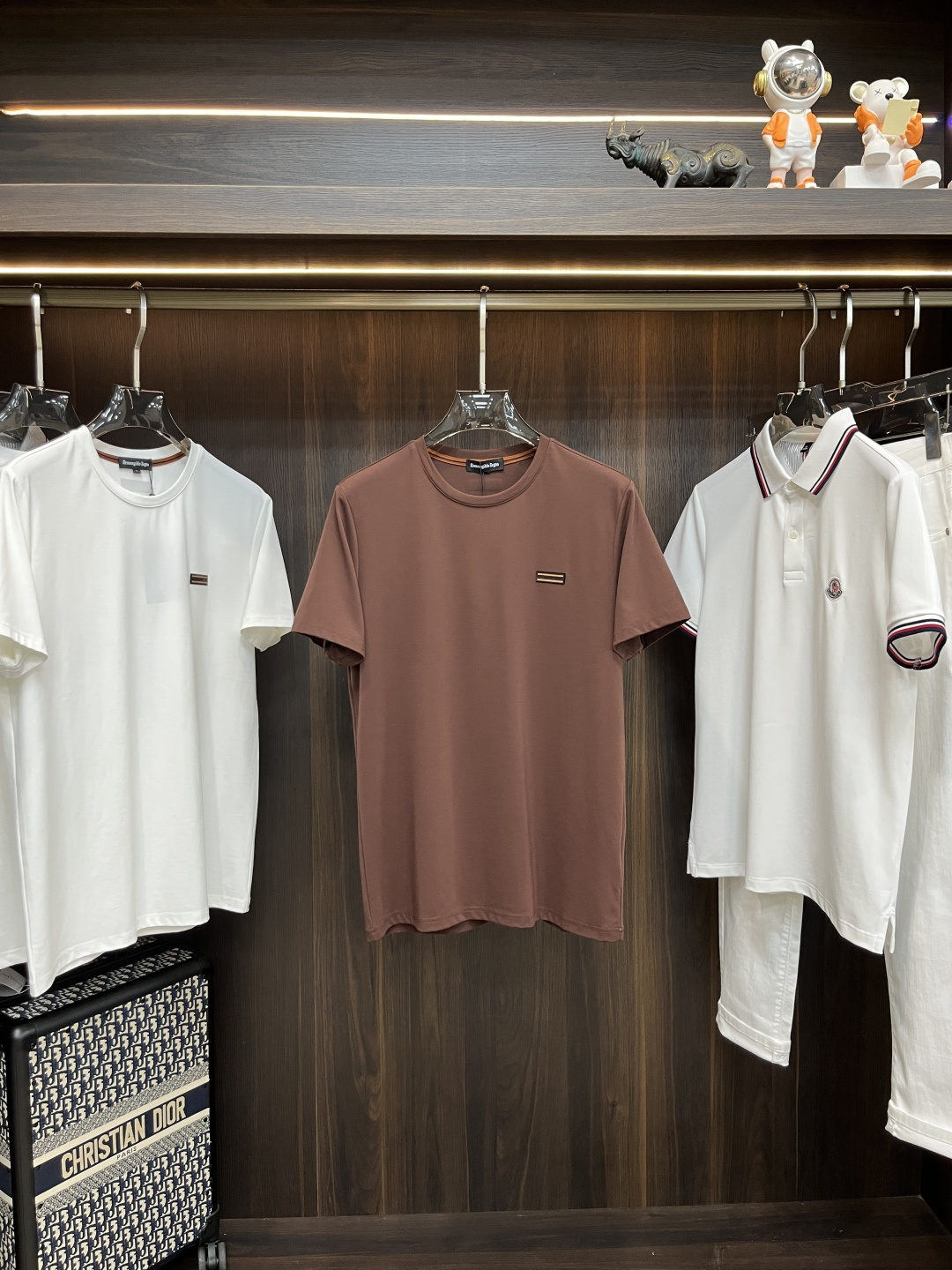 NO:419046,The main recommendation Zegna is exclusively designed for the new autumn Zegna fashion casual round neck short sleeves, high-density 320g pure cotton fabric, high-end needle embroidery, high-end European version original single T-shirt, trendy and fashionable casual half-sleeved, breathable and comfortable, impeccable details, brand element design concept, reflecting high quality. It presents casual cut, and the upper body style is superb!  M-3XL H2025 new model first release 2025 new model first release, zegna, T-shirt,tees, t-shirt,alexander wang19860909主推 Zegna 独家专供秋季新款杰尼亚时尚休闲圆领短袖,高密度320克纯棉面料,高级密针刺绣、高端欧版原单T恤,潮流时尚休闲半袖 透气舒适度高,细节无可挑剔,品牌元素设计理念,体现高品质.呈现休闲裁剪,上身版型超赞！ 码数M-3XL H2025新款首发 2025新款首发,,zegna,T-shirt,tees，t-shirt,alexander wang,Men's clothing