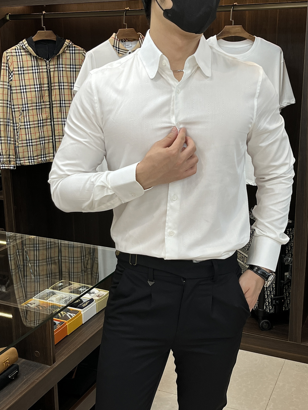 NO:419071,The main recommendation is Armani Armani. The latest men's must-have long-sleeved shirt for counter, natural cotton, comfortable and breathable, original single product, original fabric, soft and comfortable, high-end and luxurious, enough to have a sufficient level of scene, this shirt is proud to make you satisfied and face! Size 38-40-42-44-46-48 New H2025 launch,,armani,armani,shirts,alexander wang19860909主推 Armani 阿玛尼 专柜最新款男士必备款长袖衬衫,天然棉,舒服透气,原单狠货,原版面料,柔软舒适,上身高端又奢华,足够场面的档次,这款衬衫无不骄傲的让你满意有面子! 尺码38-40-42-44-46-48 H2025新款首发,,armani,armani,shirts,alexander wang,Men's clothing