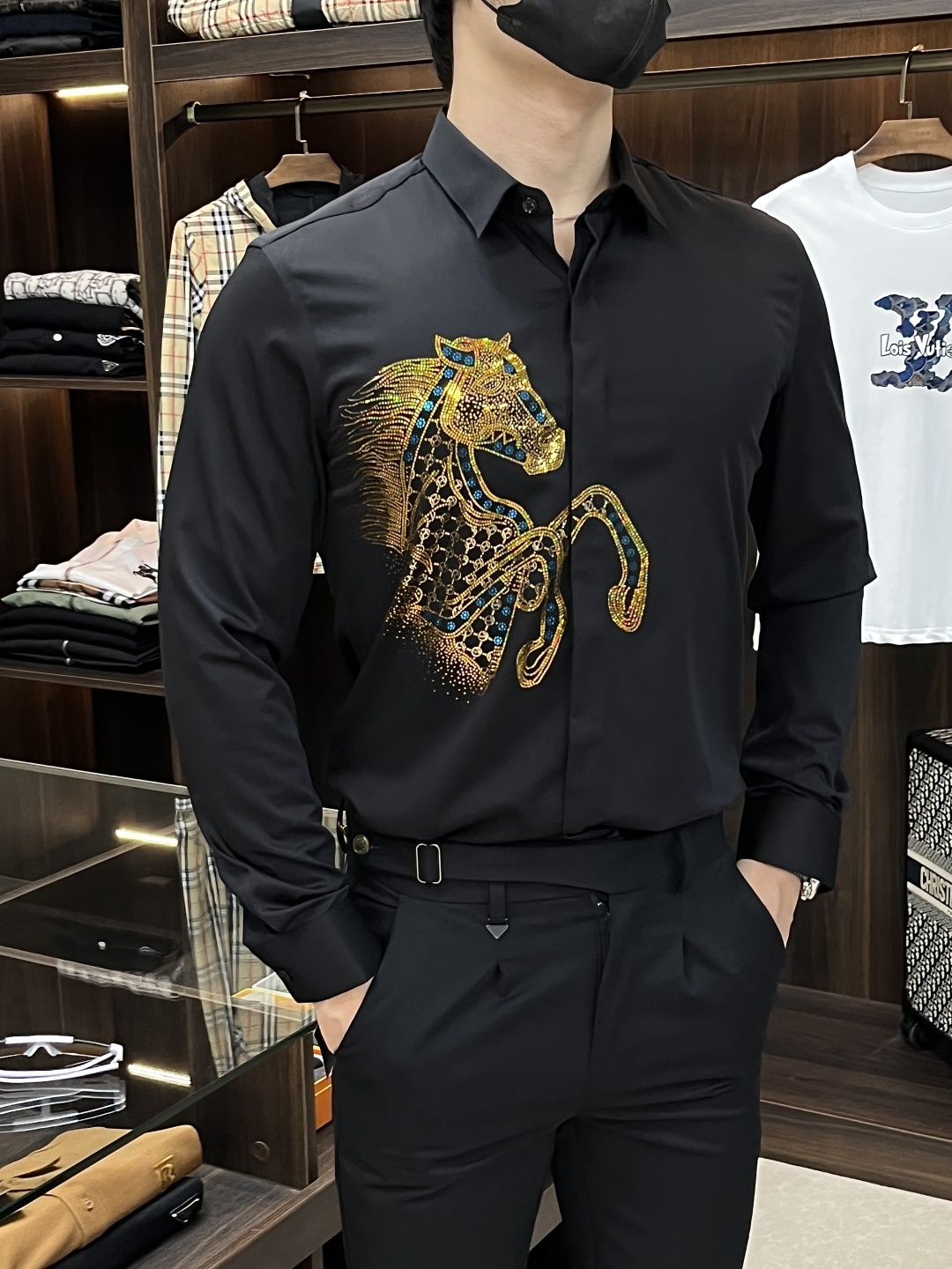 NO:468236,The main recommendation Hermes counter is the latest men's must-have long-sleeved shirt, natural cotton, comfortable and breathable, original single product, original fabric, soft and comfortable, high-end and luxurious, enough to have a sufficient level of scene, this shirt is proud to make you satisfied and face! Size 38-40-42-44-46-48 New H2025 model debut,,hermes,hermes,shirts,alexander wang19860909主推 Hermes 爱马仕 专柜最新款男士必备款长袖衬衫,天然棉,舒服透气,原单狠货,原版面料,柔软舒适,上身高端又奢华,足够场面的档次,这款衬衫无不骄傲的让你满意有面子! 尺码38-40-42-44-46-48 H2025新款首发,,hermes,hermes,shirts,alexander wang,Men's clothing