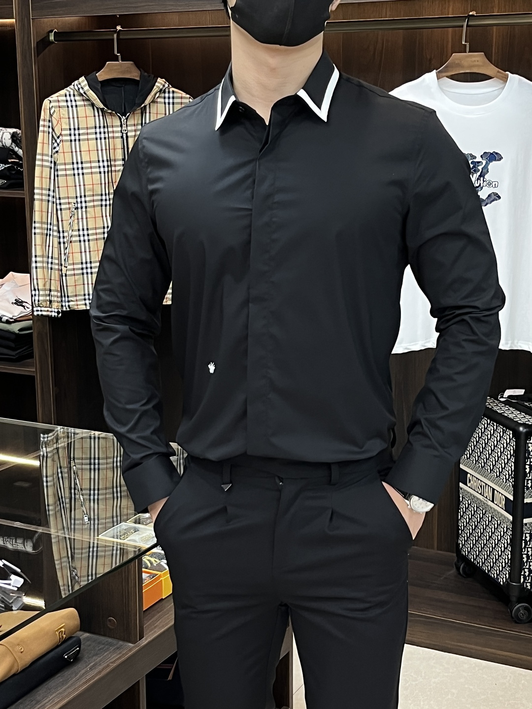 NO:447878,The main recommendation is Dior. The latest men's must-have long-sleeved shirt, natural cotton, comfortable and breathable, original single product, original fabric, soft and comfortable, high-end and luxurious, enough to have a sufficient level of scene, this shirt is proud to make you satisfied and face! Size 38-40-42-44-46-48 New H-new model debut,,dior,dior,shirts,alexander wang19860909主推 Dior 迪奥 专柜最新款男士必备款长袖衬衫,天然棉,舒服透气,原单狠货,原版面料,柔软舒适,上身高端又奢华,足够场面的档次,这款衬衫无不骄傲的让你满意有面子! 尺码38-40-42-44-46-48 H新款首发,,dior,dior,shirts,alexander wang,Men's clothing