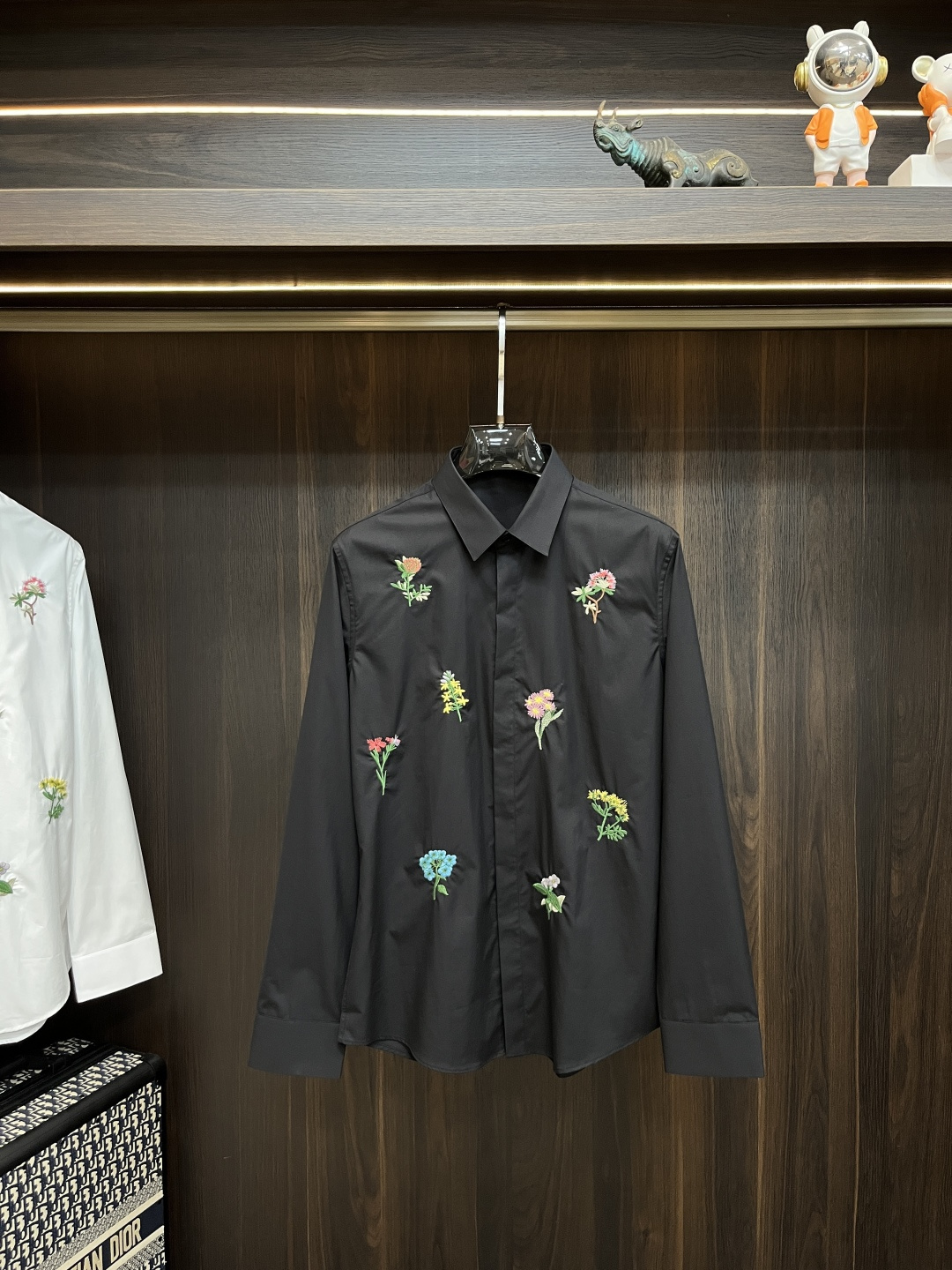 NO:428340,The main recommendation is Armani Armani counter’s latest must-have shirt, natural cotton, comfortable and breathable, original single product, original fabric, soft and comfortable, high-end and luxurious upper body, sufficiently styled grade, this shirt is proud to make you satisfied and face! Size 38-40-42-44-46-48 New H2025 model debut,,armani,armani,shirts,alexander wang19860909主推 Armani 阿玛尼专柜最新款男士必备款衬衫,天然棉,舒服透气,原单狠货,原版面料,柔软舒适,上身高端又奢华,足够场面的档次,这款衬衫无不骄傲的让你满意有面子! 尺码38-40-42-44-46-48 H2025新款首发,,armani,armani,shirts,alexander wang,Men's clothing