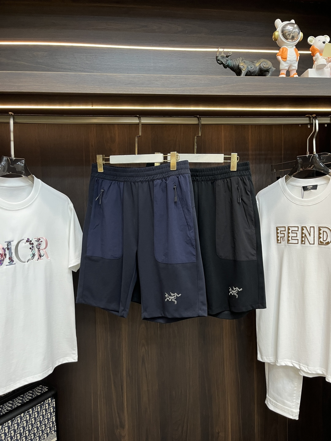 NO:426017,The main recommendation is Archaeoptera Bird, exclusively for the new Archaeoptera Bird trendy men's fashionable casual shorts!  Recycled nylon sports quick-drying waterproof fabric, high-end European version original single pants, trendy and fashionable casual pants, high breathability and comfort, impeccable details, brand element design concept, reflecting high quality. It presents casual cut, and the upper body style is excellent!  Code Number L-5XL H new model first release, arc'teryx, shorts, alexander wang19860909主推 始祖鸟 独家专供新款始祖鸟潮男时尚休闲短裤！再生尼龙运动速干防水面料 高端欧版原单裤子,潮流时尚休闲裤子 透气舒适度高,细节无可挑剔,品牌元素设计理念,体现高品质.呈现休闲裁剪,上身版型超赞！ 码数L-5XL H新款首发,arc'teryx,shorts,alexander wang,Men's clothing