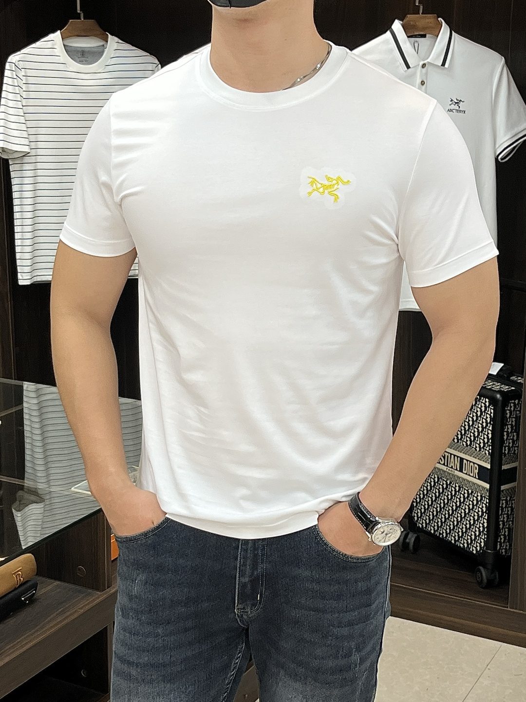 NO:441149,The main recommendation is Archaeoptera Bird. The new autumn and winter products are released in Big Bird round neck short sleeves, pure cotton short sleeves define high-end products. 3D three-dimensional version, close-fitting comfort, European standards for environmentally friendly dyeing, removing all heavy metals and microorganisms, and meeting international standards!  Chest embroidery small quantity imported embroidery embroidery lines are clear and the details are full, and are manufactured by listed companies in OEM. Size M-3XL H is the first to be released, arc'teryx, T-shirt, alexander wang19860909主推 始祖鸟 秋冬新品发布大鸟圆领短袖,纯棉短袖定义高端产品 3D立体制版、贴身舒适,欧洲标准环保染色、去除所有重金属、微生物 达到国际标准！ 胸前绣花 少数量进口绣花绣制线路清晰、细节拉满,上市公司代工厂制造. 尺码M-3XL H新款首发,arc'teryx,T-shirt,alexander wang,Men's clothing