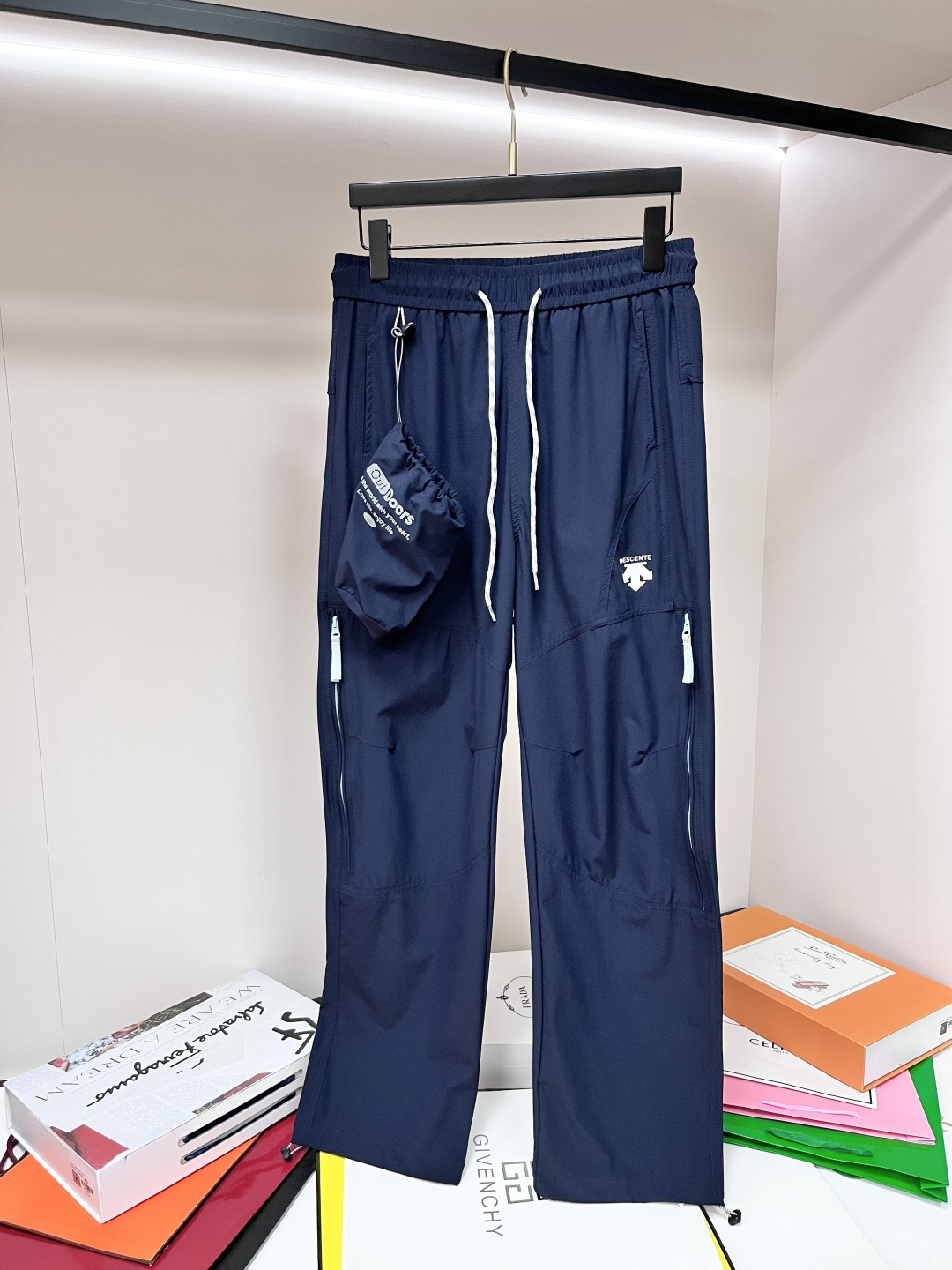 NO:439130,Main recommendation Diesel exclusively offers new Diesel trendy men's fashionable casual sports pants, high-end European version original single multi-bag pants, trendy and fashionable casual pants, high breathability and comfort, impeccable details, brand element design concept, reflecting high quality. It presents casual cut, and the upper body style is superb!  Code Number M-2XL H2025 new model first release, alexander wang19860909主推 迪塞尔 独家专供新款迪赛尔潮男时尚休闲运动裤,高端欧版原单多袋裤子,潮流时尚休闲裤子 透气舒适度高,细节无可挑剔,品牌元素设计理念,体现高品质.呈现休闲裁剪,上身版型超赞！ 码数M-2XL H2025新款首发,,alexander wang,Men's clothing