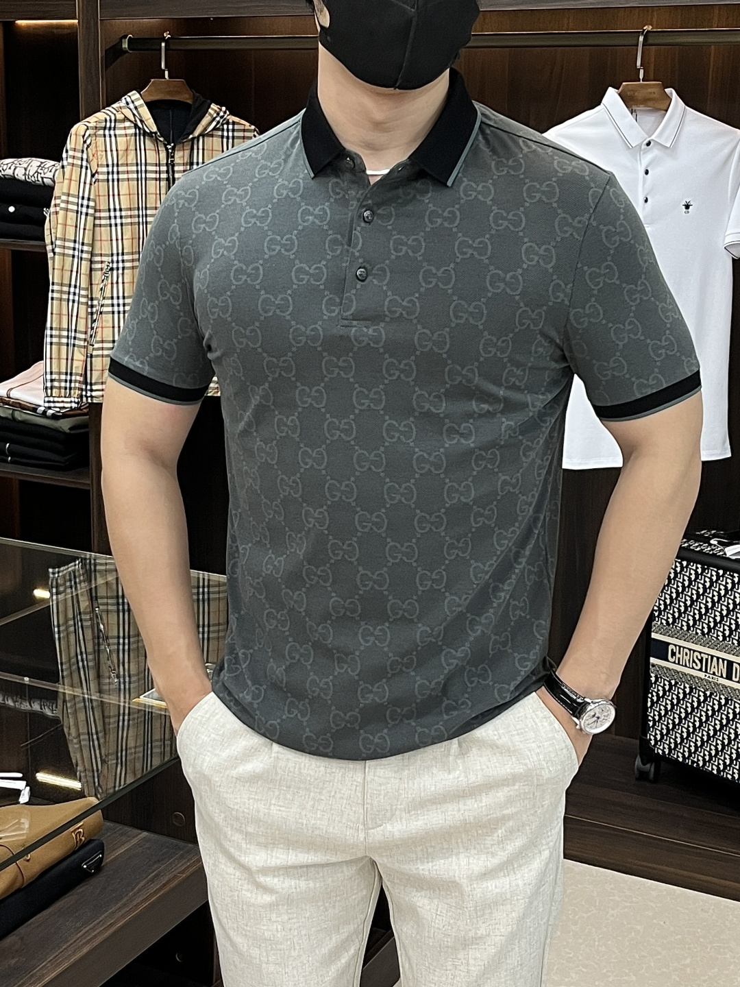 NO:441212,Mainly recommended Gucci 2025ss Snake New Gucci Lapel Boutique Short-sleeved T-shirt Official website synchronization High-end quality three-D printed model, custom top mercerized cotton fabric, top factory 1:1 production, fashionable brand heavy craft logo design, soft and delicate touch, skin-friendly and comfortable to wear, versatile and casual, the upper body is very good, handsome, trendy men's essential products Size M-3XL H2025 new model first release,,gucci,gucci,T-shirt,tees,t-shirt,alexander wang19860909主推 Gucci 2025ss蛇年新款古驰翻领精品短袖T恤 官网同步 高端品质三D印花款,定制顶级丝光棉面料,顶级大厂1:1制作,时尚大牌重工艺logo设计,手感柔软细腻 穿着亲肤舒适 百搭休闲 上身非常赞 帅气 潮男必备品 尺码M-3XL H2025新款首发,,gucci,gucci,T-shirt,tees，t-shirt,alexander wang,Men's clothing