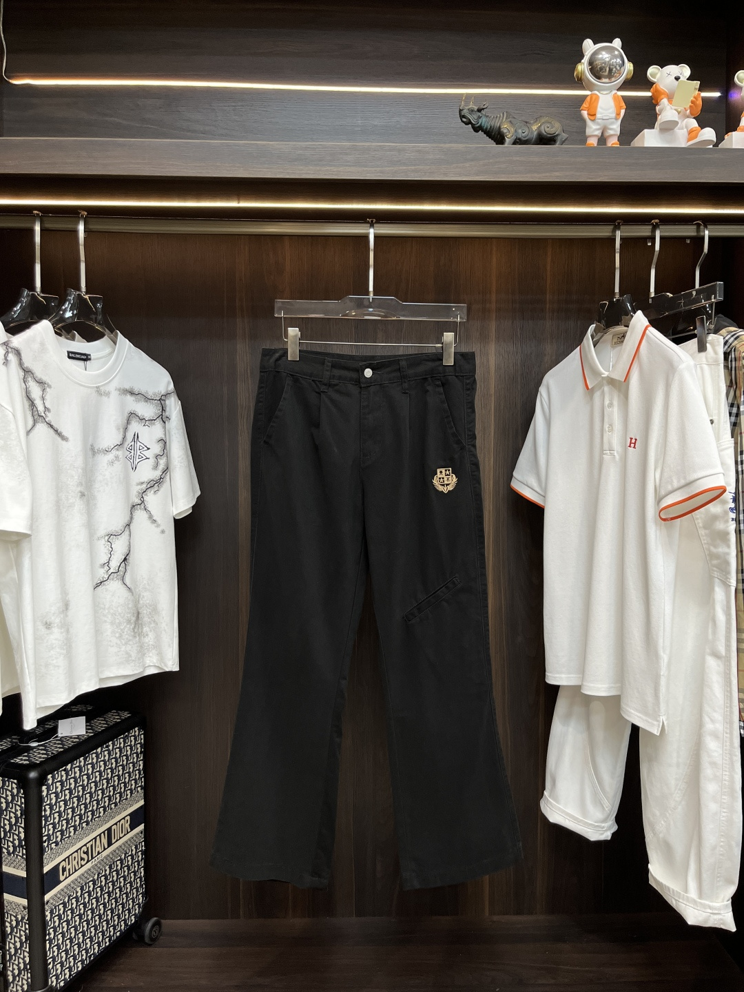 NO:443372,The main recommendation LP is exclusively available for new trendy men's fashionable casual jeans, high-end European version original single pants, trendy and fashionable casual pants. It has high breathability and comfort, impeccable details, and the brand element design concept reflects high quality. It presents casual cuts, and the upper body style is superb!  Number of codes 29-38 (no 35 37) H new model first release, loro piana, jeans, alexander wang19860909主推 LP 独家专供新款潮男时尚休闲牛仔裤,高端欧版原单裤子,潮流时尚休闲裤子 透气舒适度高,细节无可挑剔,品牌元素设计理念,体现高品质.呈现休闲裁剪,上身版型超赞！ 码数29-38（无35 37） H新款首发,,loro piana,jeans,alexander wang,Men's clothing