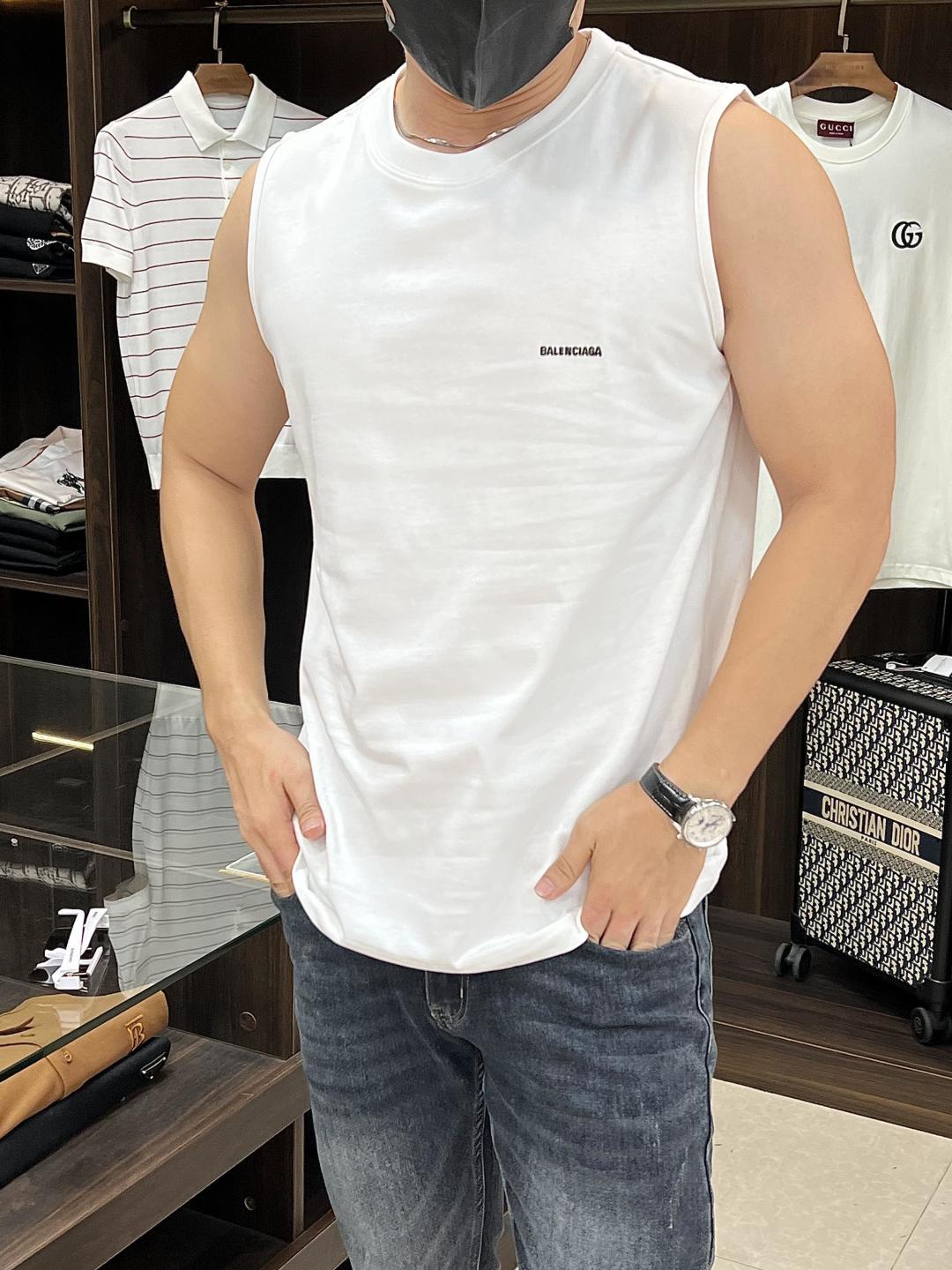 NO:464609,The main recommendation is Balencaiga 25SS early spring new vest Balencaiga light luxury vest Sweat vest Sports and fitness Simple style Show style Round neck sleeveless T-shirt Loose style Excellent upper body effect Breathable Must-have items for daily commuting for men and women Correct version Welcome to compare · 260g Pure cotton double yarn sweat fabric · Special bold 32 double strands 1X1 threads · Double needle thread cross-seaming craftsmanship · Original model label washing tag brand moisture-proof paper packaging Color black/white/ Size S/M/L/XL,,balenciaga,balenciaga,tees, t-shirt,alexander wang19860909主推 Balencaiga 25SS早春新款背心巴黎世家轻奢主义 坎肩汗背心 运动健身 简约风 走秀款 圆领无袖T恤衫 宽松版型 上身效果很赞 透气 男女日常通勤穿搭必备单品 正确版本 欢迎对比 · 260克 纯棉双纱汗布面料  · 同缸定染特种加粗32支双股1X1螺纹 · 双针车线跨缝工艺 · 原版主唛水洗吊牌品牌防潮纸包装 颜色黑色/白色/ 尺码S/M/L/XL,,balenciaga,balenciaga,tees，t-shirt,alexander wang,Men's clothing