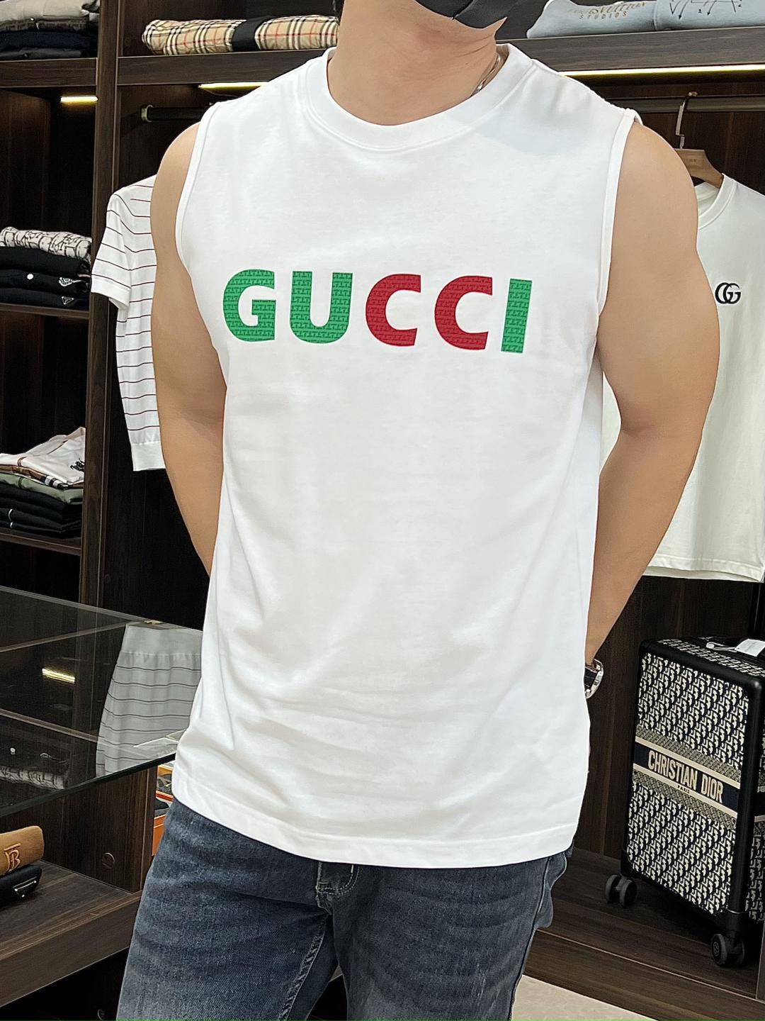 NO:464664,Gucci 25SS early spring new vest Gucci light luxury vest sports and fitness simple style catwalk style round neck sleeveless T-shirt loose style great upper body effect breathable essential items for men and women daily commuting outfits Correct version Welcome to compare · 260g pure cotton double yarn sweat fabric · Special bold 32 double strand 1X1 thread in the same cylinder · Double needle thread cross-seam · Original model label washing tag brand moisture-proof paper packaging Color black/white/ Size S/M/L/XL,,gucci,gucci,tees, t-shirt,alexander wang19860909主推 Gucci 25SS早春新款背心古驰轻奢主义 坎肩汗背心 运动健身 简约风 走秀款 圆领无袖T恤衫 宽松版型 上身效果很赞 透气 男女日常通勤穿搭必备单品 正确版本 欢迎对比 · 260克 纯棉双纱汗布面料  · 同缸定染特种加粗32支双股1X1螺纹 · 双针车线跨缝工艺 · 原版主唛水洗吊牌品牌防潮纸包装 颜色黑色/白色/ 尺码S/M/L/XL,,gucci,gucci,tees，t-shirt,alexander wang,Men's clothing