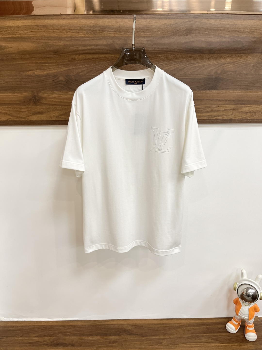 NO:464699,The main recommendation LV is exclusively designed for spring new donkey brand fashionable casual round neck short sleeves, pure cotton fabric original single craft high-end European version original single T-shirt, trendy and fashionable casual half-sleeved, breathable and comfortable, impeccable details, brand element design concept, reflecting high quality. It presents casual cut, and the upper body style is superb!  Code Number M-3XL H2025 new model first release, louis vuitton,louis vuitton,t-shirt,tees,t-shirt,alexander wang19860909主推 LV 独家专供春季新款驴牌时尚休闲圆领短袖,纯棉面料原单工艺高端欧版原单T恤,潮流时尚休闲半袖 透气舒适度高,细节无可挑剔,品牌元素设计理念,体现高品质.呈现休闲裁剪,上身版型超赞！ 码数M-3XL H2025新款首发,,louis vuitton,louis vuitton,T-shirt,tees，t-shirt,alexander wang,Men's clothing