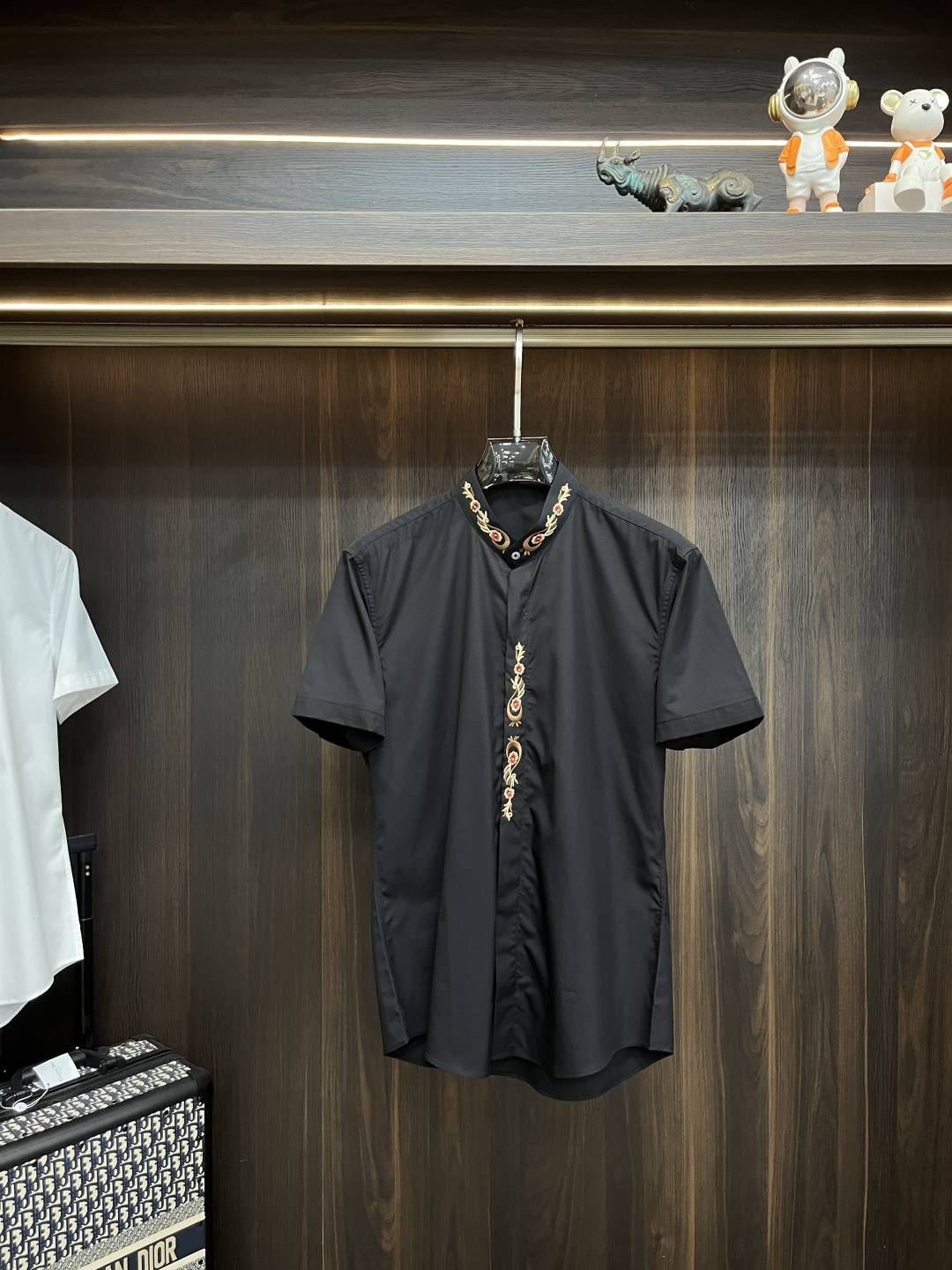 NO:464718,The main recommendation is Armani Armani. The latest men's must-have short-sleeved shirt for counter, natural cotton, comfortable and breathable, original single product, original fabric, soft and comfortable, high-end and luxurious, enough style, this shirt is proud to make you satisfied and face! Size 38-40-42-44-46-48 New H2025 model first release,,armani,armani,shirts,T-shirt,alexander wang19860909主推 Armani 阿玛尼 专柜最新款男士必备款短袖衬衫,天然棉,舒服透气,原单狠货,原版面料,柔软舒适,上身高端又奢华,足够场面的档次,这款衬衫无不骄傲的让你满意有面子! 尺码38-40-42-44-46-48 H2025新款首发,,armani,armani,shirts,T-shirt,alexander wang,Men's clothing