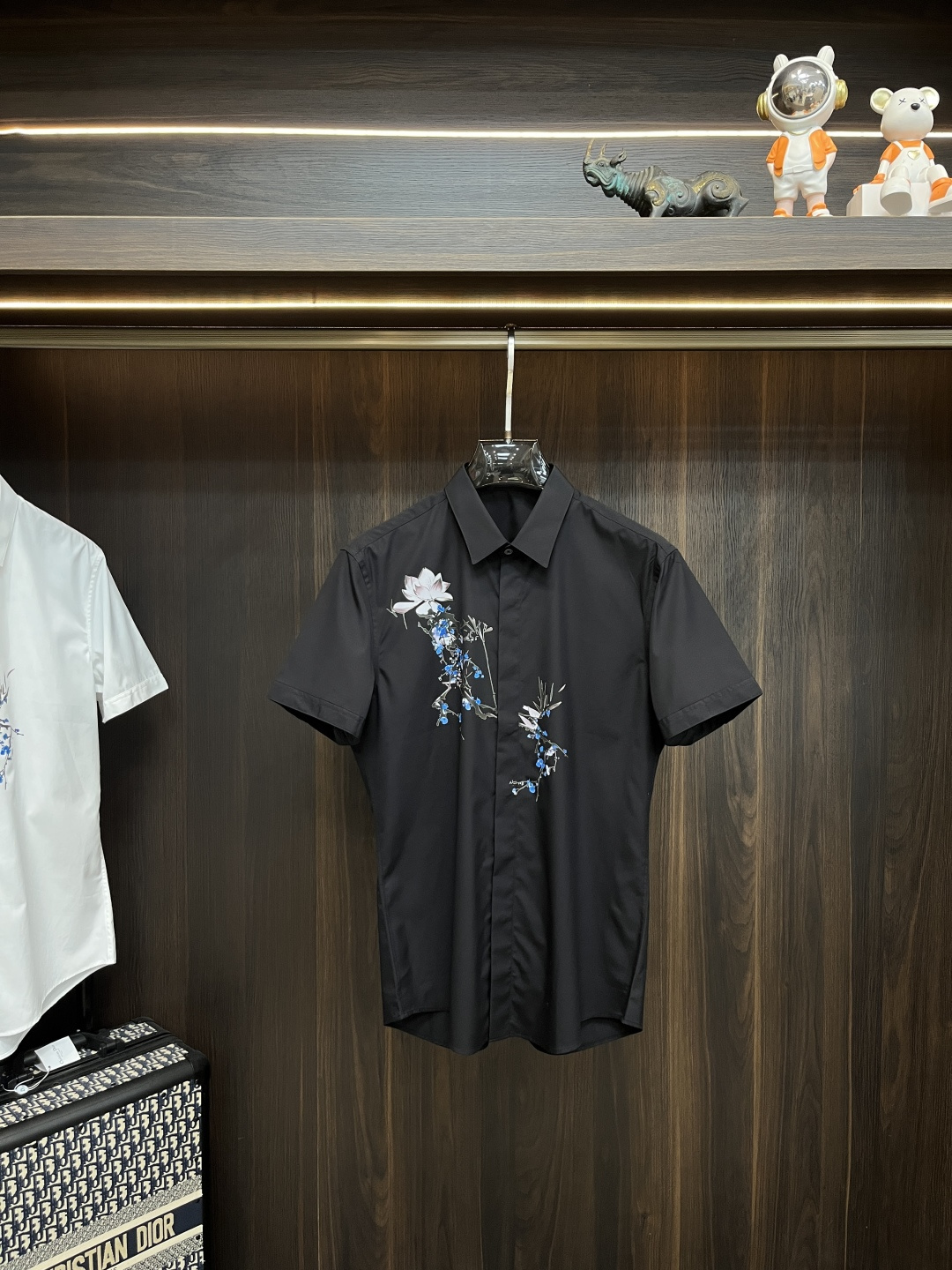 NO:464546,The main recommendation is Armani Armani. The latest men's must-have short-sleeved shirt for counter, natural cotton, comfortable and breathable, original single product, original fabric, soft and comfortable, high-end and luxurious, enough style, this shirt is proud to make you satisfied and face! Size 38-40-42-44-46-48 New H2025 model first release,,armani,armani,shirts,T-shirt,alexander wang19860909主推 Armani 阿玛尼 专柜最新款男士必备款短袖衬衫,天然棉,舒服透气,原单狠货,原版面料,柔软舒适,上身高端又奢华,足够场面的档次,这款衬衫无不骄傲的让你满意有面子! 尺码38-40-42-44-46-48 H2025新款首发,,armani,armani,shirts,T-shirt,alexander wang,Men's clothing