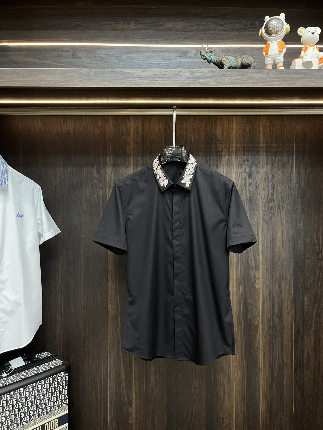 NO:461614,The main recommendation is Armani Armani. The latest men's must-have short-sleeved shirt for counter, natural cotton, comfortable and breathable, original single product, original fabric, soft and comfortable, high-end and luxurious, enough style, this shirt is proud to make you satisfied and face! Size 38-40-42-44-46-48 New H2025 model first release,,armani,armani,shirts,T-shirt,alexander wang19860909主推 Armani 阿玛尼 专柜最新款男士必备款短袖衬衫,天然棉,舒服透气,原单狠货,原版面料,柔软舒适,上身高端又奢华,足够场面的档次,这款衬衫无不骄傲的让你满意有面子! 尺码38-40-42-44-46-48 H2025新款首发,,armani,armani,shirts,T-shirt,alexander wang,Men's clothing