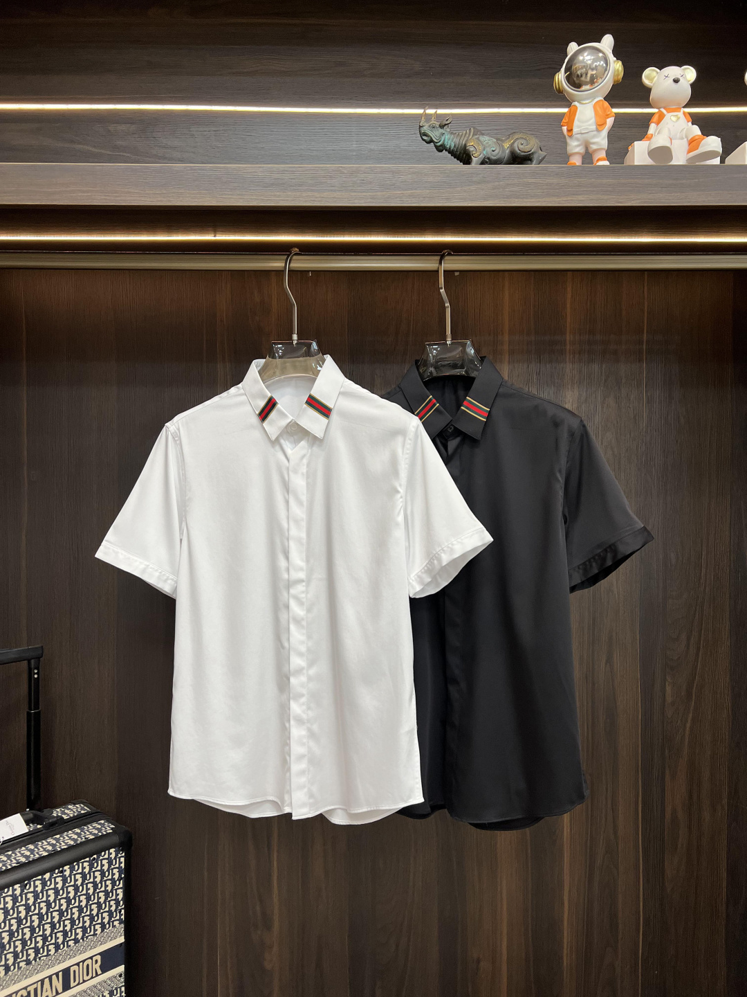 NO:458958,The main recommendation Gucci Gucci counter latest men's must-have short-sleeved shirt, natural cotton, comfortable and breathable, original single product, original fabric, soft and comfortable, high-end and luxurious, enough style, this shirt is proud to make you satisfied and face! Size 38-40-42-44-46-48 New H2025 model first release, gucci,gucci,shirts,T-shirt,alexander wang19860909主推 Gucci 古驰 专柜最新款男士必备款短袖衬衫,天然棉,舒服透气,原单狠货,原版面料,柔软舒适,上身高端又奢华,足够场面的档次,这款衬衫无不骄傲的让你满意有面子! 尺码38-40-42-44-46-48 H2025新款首发,,gucci,gucci,shirts,T-shirt,alexander wang,Men's clothing