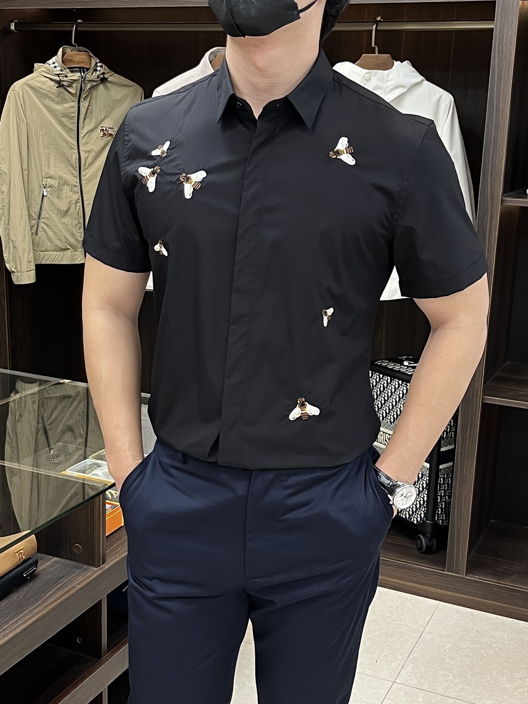 NO:508764,The main recommendation is Dior. The latest men's must-have short-sleeved shirt, natural cotton, comfortable and breathable, original single product, original fabric, soft and comfortable, high-end and luxurious, enough to have a sufficient level of scene, this shirt is proud to make you satisfied and face! Size 38-40-42-44-46-48 H new model first release,,dior,dior,shirts,T-shirt,alexander wang19860909主推 Dior 迪奥 专柜最新款男士必备款短袖衬衫,天然棉,舒服透气,原单狠货,原版面料,柔软舒适,上身高端又奢华,足够场面的档次,这款衬衫无不骄傲的让你满意有面子! 尺码38-40-42-44-46-48 H新款首发,,dior,dior,shirts,T-shirt,alexander wang,Men's clothing