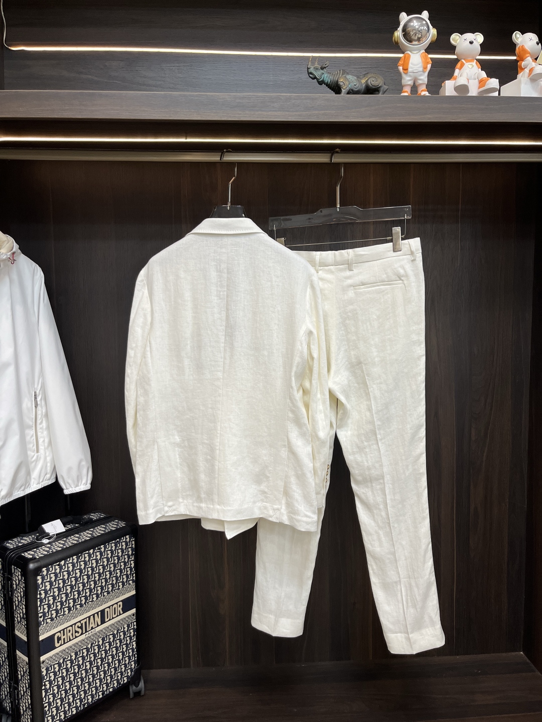 Stylish 100% Linen Suit with Brass Buttons, Various Sizes Available, Highly Recommended! - 图片 3