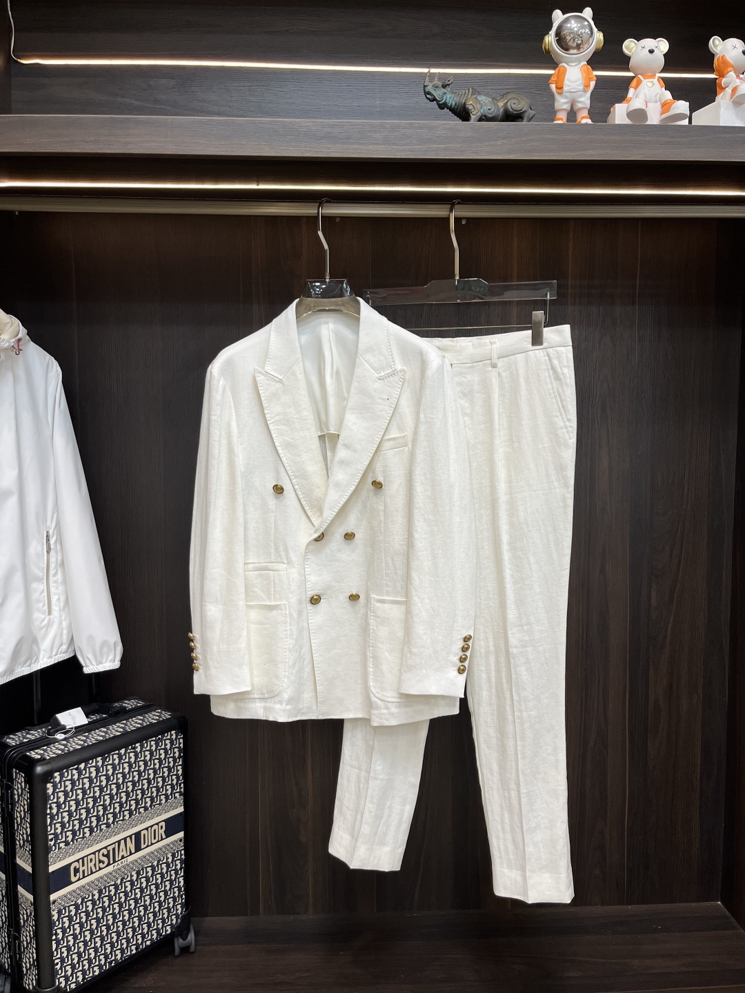 Stylish 100% Linen Suit with Brass Buttons, Various Sizes Available, Highly Recommended!