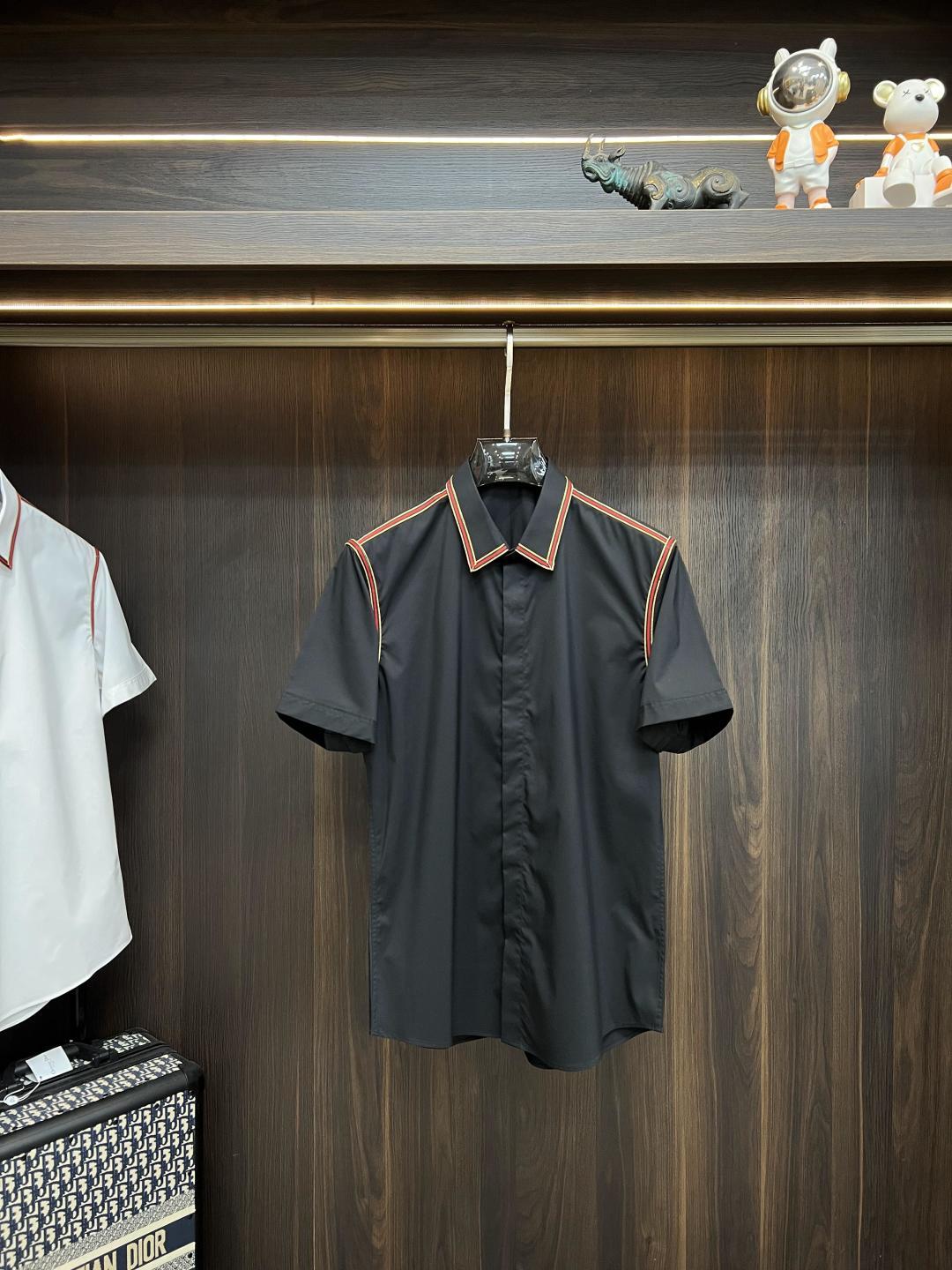 NO:498523,Mainly recommended and kept stockings!  Continue supply until next year!  The latest Gucci counter Gucci men's must-have short-sleeved shirt, natural cotton, comfortable and breathable, original single product, original fabric, soft and comfortable, high-end and luxurious, enough style, this shirt is proud to make you satisfied and face! Size 38-40-42-44-46-48 New H model first release, gucci, gucci,shirts, T-shirt, alexander wang19860909主推不断货！持续供货到明年！ 主推 Gucci 专柜最新款古驰男士必备款短袖衬衫,天然棉,舒服透气,原单狠货,原版面料,柔软舒适,上身高端又奢华,足够场面的档次,这款衬衫无不骄傲的让你满意有面子! 尺码38-40-42-44-46-48 H新款首发,,gucci,gucci,shirts,T-shirt,alexander wang,Men's clothing