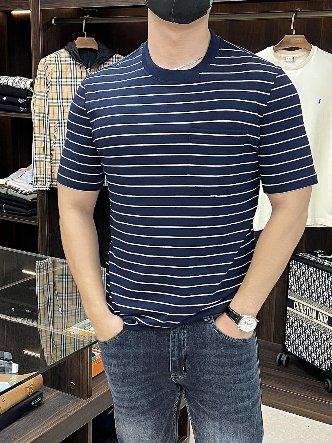 NO:501687,It mainly recommends the new striped T-shirt of BC 25SS. This fabric uses striped patterns in seasonal tones, which cleverly balances the lightness and delicateness of cotton and the luster of silk fibers. Round neck design, regular comfortable version, and small pockets on the chest. Highly recommended!  Color white dark gray royal blue light gray S M L XL,,tees, t-shirt,alexander wang19860909主推 BC 25SS新款条纹T恤衫,这款面料选用当季色调的条纹图案,在棉质的轻盈细腻感与丝质纤维的光泽感之间实现巧妙平衡.圆领设计,常规舒适版型,胸前配有小口袋.强烈推荐！ 颜色白色 深灰色 宝蓝色 浅灰 码数S M L XL,,tees，t-shirt,alexander wang,Men's clothing