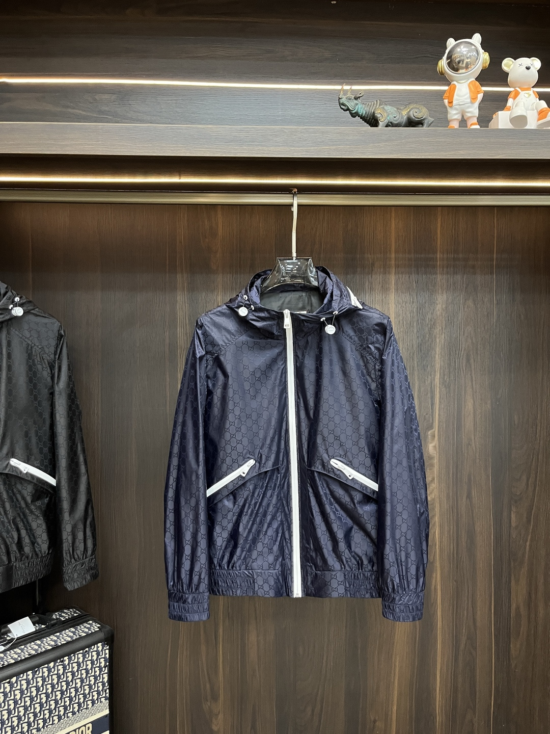 NO:455674,The main recommendation Gucci 2025ss early autumn new model released Gucci hooded jacket, double GG letter jacquard fabric, autumn hot jacket, comfortable and slim when worn, lazy and casual, combined with clean and simple colors, it is particularly durable and suitable for daily wear~ I love to launch sports items embellished with vitality prints!  Size M-3XL, complete three standards, shipped the next day, new H2025 model first release, gucci, gucci, jackets & coats, jackets & coats, hats, alexander wang19860909主推 Gucci 2025ss早秋新款发布古驰连帽夹克外套,双GG字母提花面料,秋季爆款外套,穿上就是舒适自在又显瘦的存在,慵懒而随性,结合干净简单的色系就特别耐看,适合日常穿着~倾情推出缀饰活力印花的运动单品！ 尺码M-3XL 三标齐全 隔天出货 H2025新款首发,,gucci,gucci,jackets & coats,jackets & coats,hats,alexander wang,Men's clothing