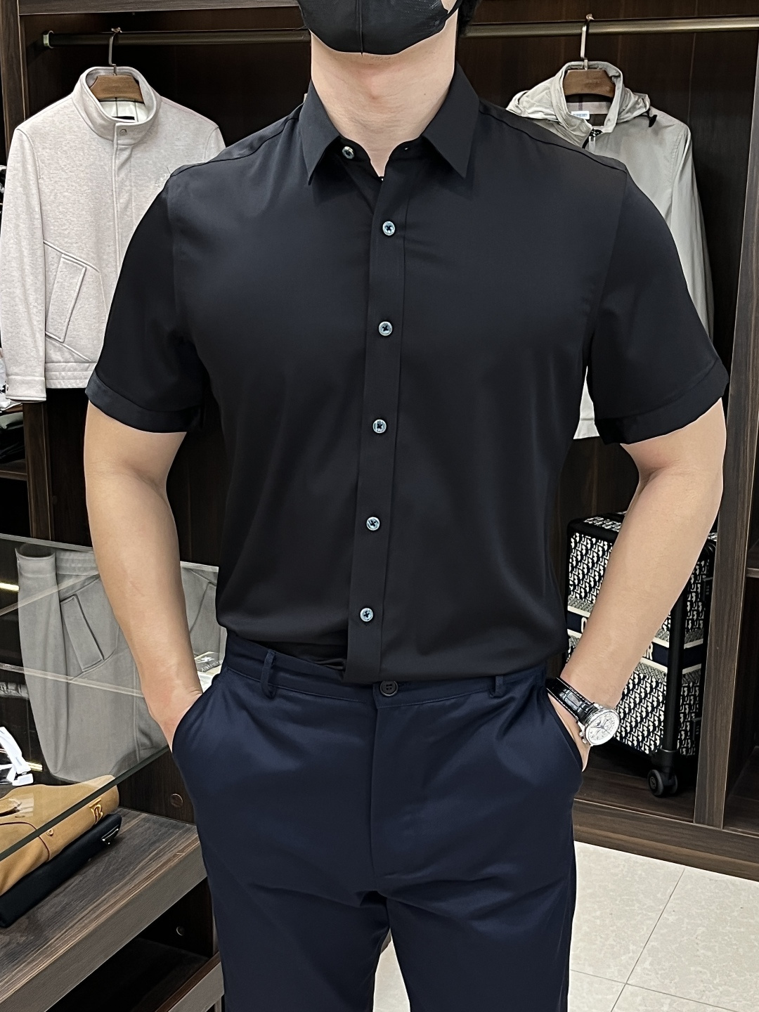 NO:495968,The main products are constantly being sold, and can be sold until next year. Armani Armani is the latest men's must-have short-sleeved shirt, natural cotton, comfortable and breathable, original single product, original fabric, soft and comfortable, high-end and luxurious, enough to have a sufficient level of scene, this shirt is proud to make you satisfied and face! Size 38-40-42-44-46-48 New H2025 launch,,armani,armani,shirts,T-shirt,alexander wang19860909主推不断货,可卖到明年 Armani 阿玛尼 专柜最新款男士必备款短袖衬衫,天然棉,舒服透气,原单狠货,原版面料,柔软舒适,上身高端又奢华,足够场面的档次,这款衬衫无不骄傲的让你满意有面子! 尺码38-40-42-44-46-48 H2025新款首发,,armani,armani,shirts,T-shirt,alexander wang,Men's clothing