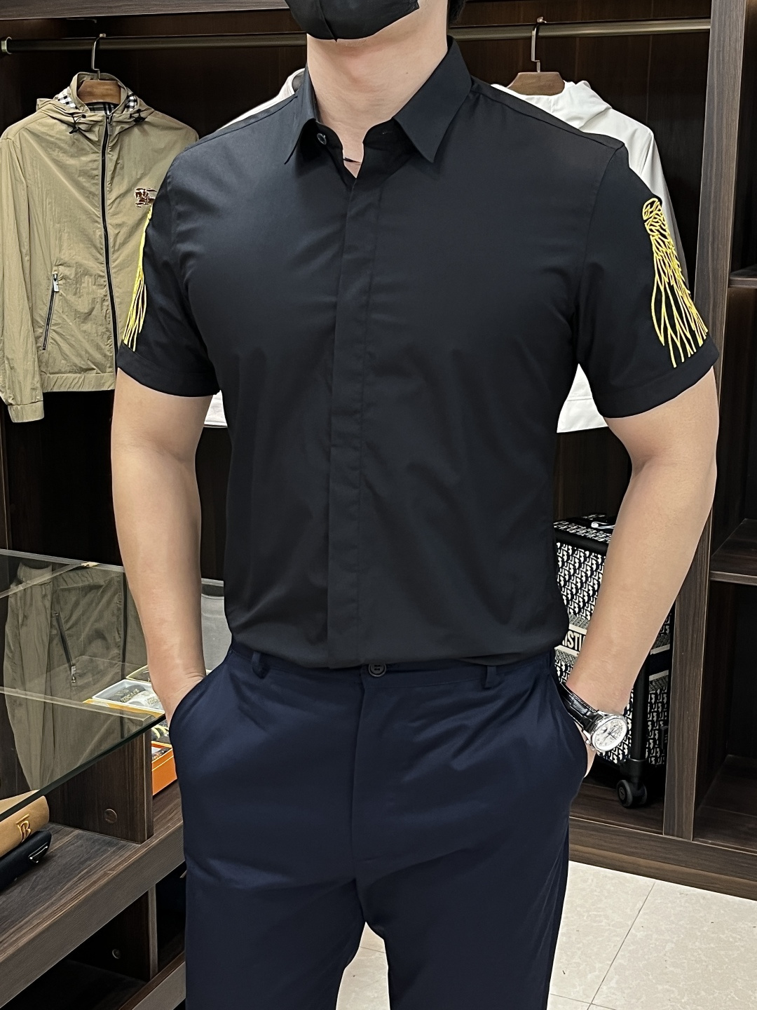 NO:470980,The main products are constantly being sold for next year. D&G Dolce & Gabbana. The latest men's must-have short-sleeved shirt, natural cotton, comfortable and breathable, original single product, original fabric, soft and comfortable, high-end and luxurious, enough to have a sufficient level of scene, this shirt is proud to make you satisfied and face! Size 38-40-42-44-46-48 New H2025 launch, Dolce & Gabbana, Dolce & Gabbana, Shirts, T-shirt, alexander wang19860909主推不断货,可卖到明年 D&G 杜嘉班纳 专柜最新款男士必备款短袖衬衫,天然棉,舒服透气,原单狠货,原版面料,柔软舒适,上身高端又奢华,足够场面的档次,这款衬衫无不骄傲的让你满意有面子! 尺码38-40-42-44-46-48 H2025新款首发,,Dolce&Gabbana,Dolce&Gabbana,shirts,T-shirt,alexander wang,Men's clothing