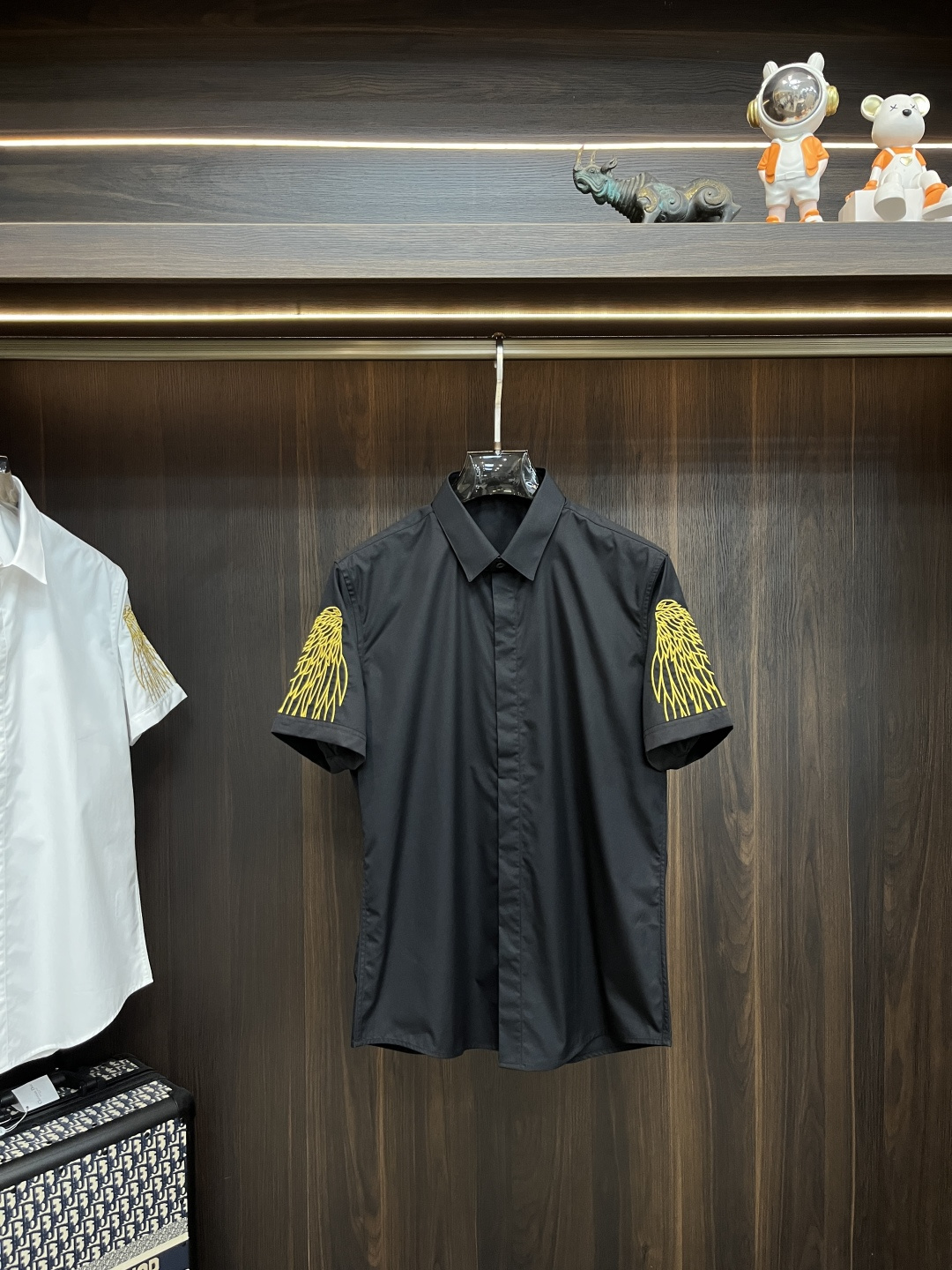 NO:457140,The main products are constantly being sold for next year. D&G Dolce & Gabbana. The latest men's must-have short-sleeved shirt, natural cotton, comfortable and breathable, original single product, original fabric, soft and comfortable, high-end and luxurious, enough to have a sufficient level of scene, this shirt is proud to make you satisfied and face! Size 38-40-42-44-46-48 New H2025 launch, Dolce & Gabbana, Dolce & Gabbana, Shirts, T-shirt, alexander wang19860909主推不断货,可卖到明年 D&G 杜嘉班纳 专柜最新款男士必备款短袖衬衫,天然棉,舒服透气,原单狠货,原版面料,柔软舒适,上身高端又奢华,足够场面的档次,这款衬衫无不骄傲的让你满意有面子! 尺码38-40-42-44-46-48 H2025新款首发,,Dolce&Gabbana,Dolce&Gabbana,shirts,T-shirt,alexander wang,Men's clothing