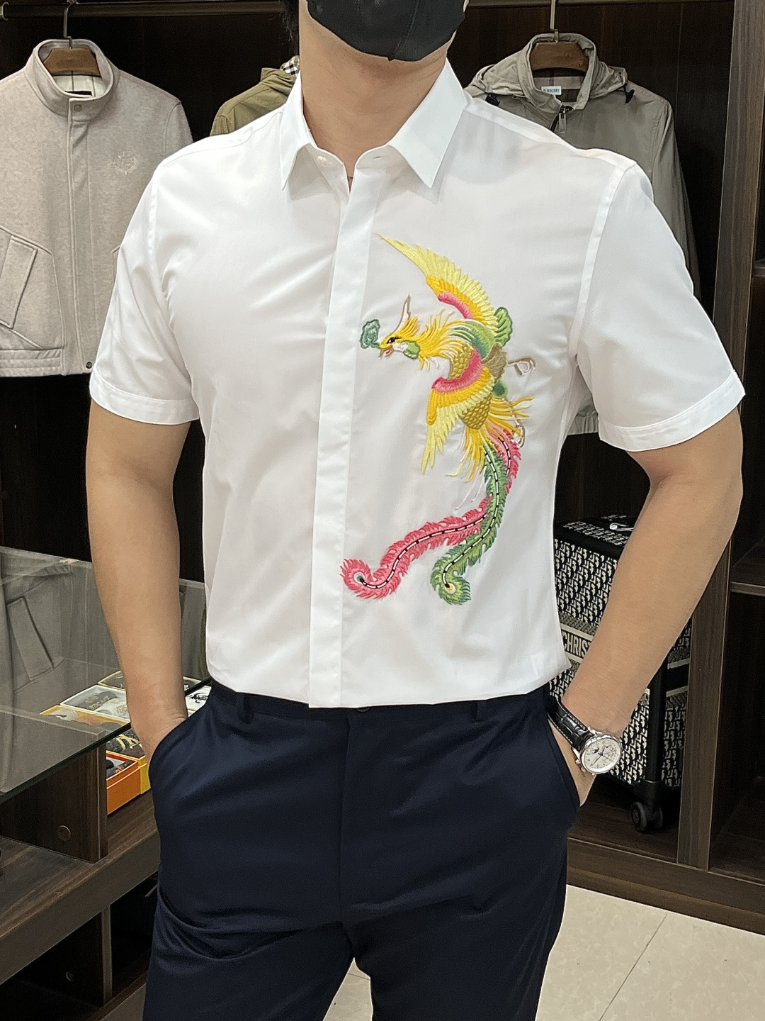 NO:471003,The main products are constantly being sold, and can be sold until next year. Armani Armani is the latest men's must-have short-sleeved shirt, natural cotton, comfortable and breathable, original single product, original fabric, soft and comfortable, high-end and luxurious, enough to have a sufficient level of scene, this shirt is proud to make you satisfied and face! Size 38-40-42-44-46-48 New H2025 launch,,armani,armani,shirts,T-shirt,alexander wang19860909主推不断货,可卖到明年 Armani 阿玛尼 专柜最新款男士必备款短袖衬衫,天然棉,舒服透气,原单狠货,原版面料,柔软舒适,上身高端又奢华,足够场面的档次,这款衬衫无不骄傲的让你满意有面子! 尺码38-40-42-44-46-48 H2025新款首发,,armani,armani,shirts,T-shirt,alexander wang,Men's clothing